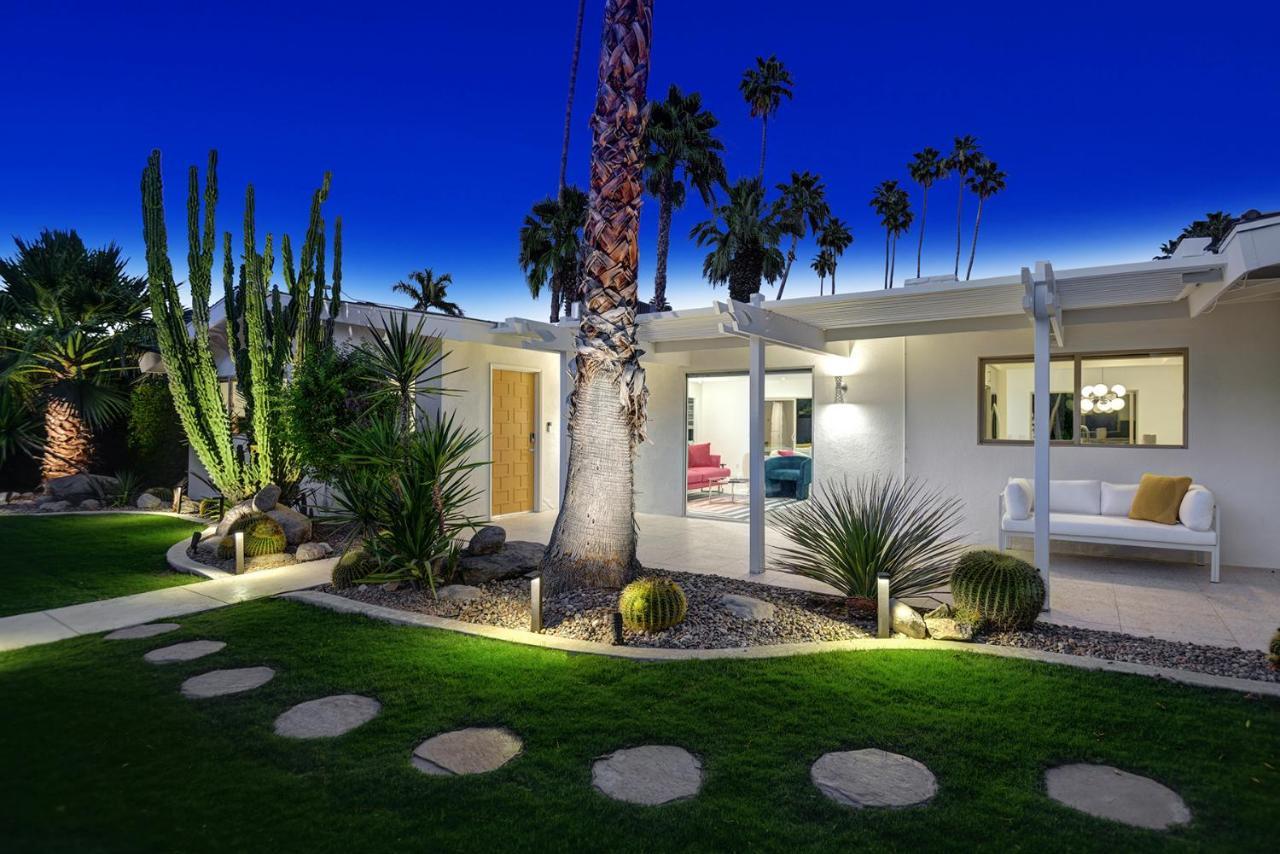 Ultra-chic Luxe Mid-century Estate- Like Pool, Spa, Firepit, Outdoor Kitchen 3bed/3bath Palm Springs