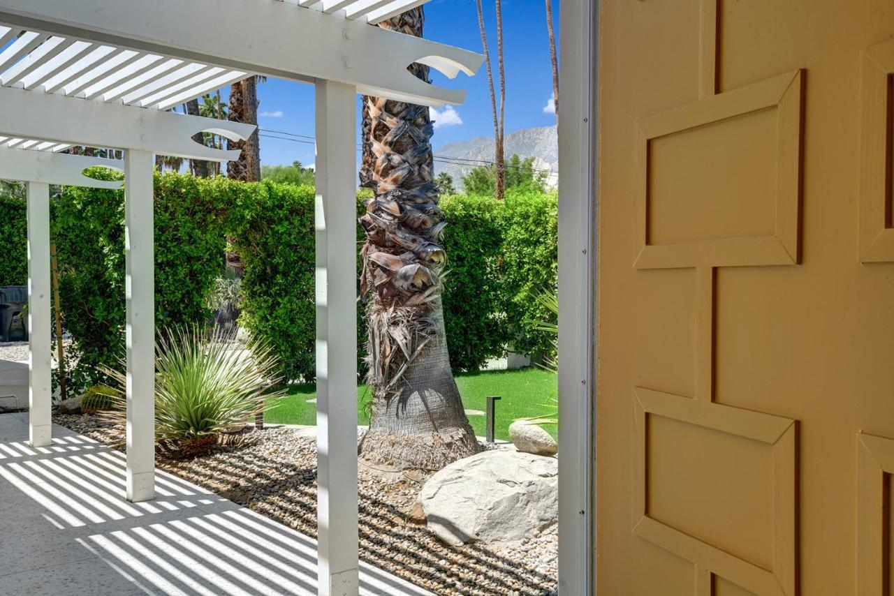 Holiday home Ultra-chic Luxe Mid-century Estate- Like Pool, Spa, Firepit, Outdoor Kitchen 3bed/3bath *
