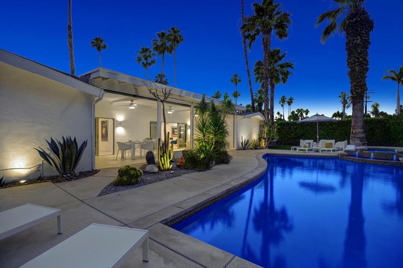 Holiday home Ultra-chic Luxe Mid-century Estate- Like Pool, Spa, Firepit, Outdoor Kitchen 3bed/3bath Palm Springs