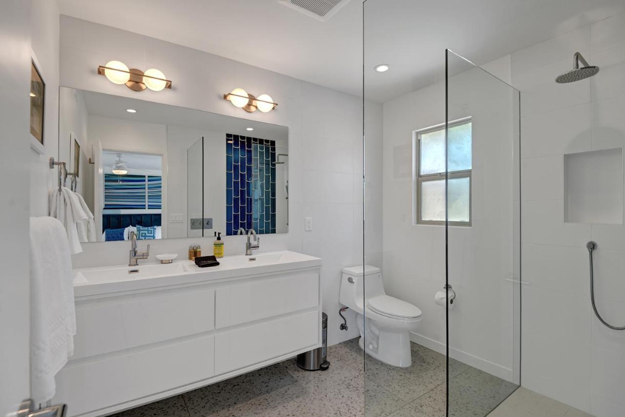 Ultra-chic Luxe Mid-century Estate- Like Pool, Spa, Firepit, Outdoor Kitchen 3bed/3bath