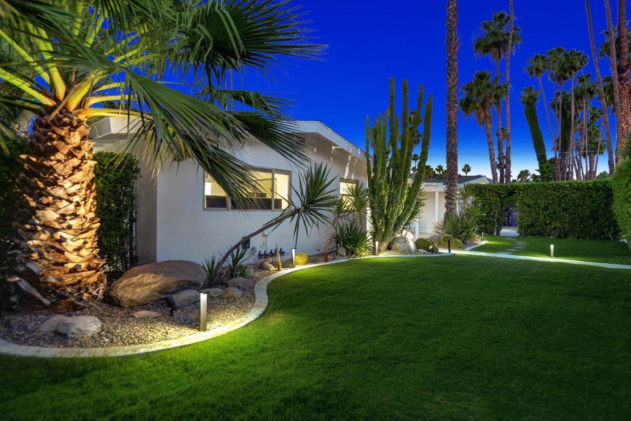 Ultra-chic Luxe Mid-century Estate- Like Pool, Spa, Firepit, Outdoor Kitchen 3bed/3bath Palm Springs