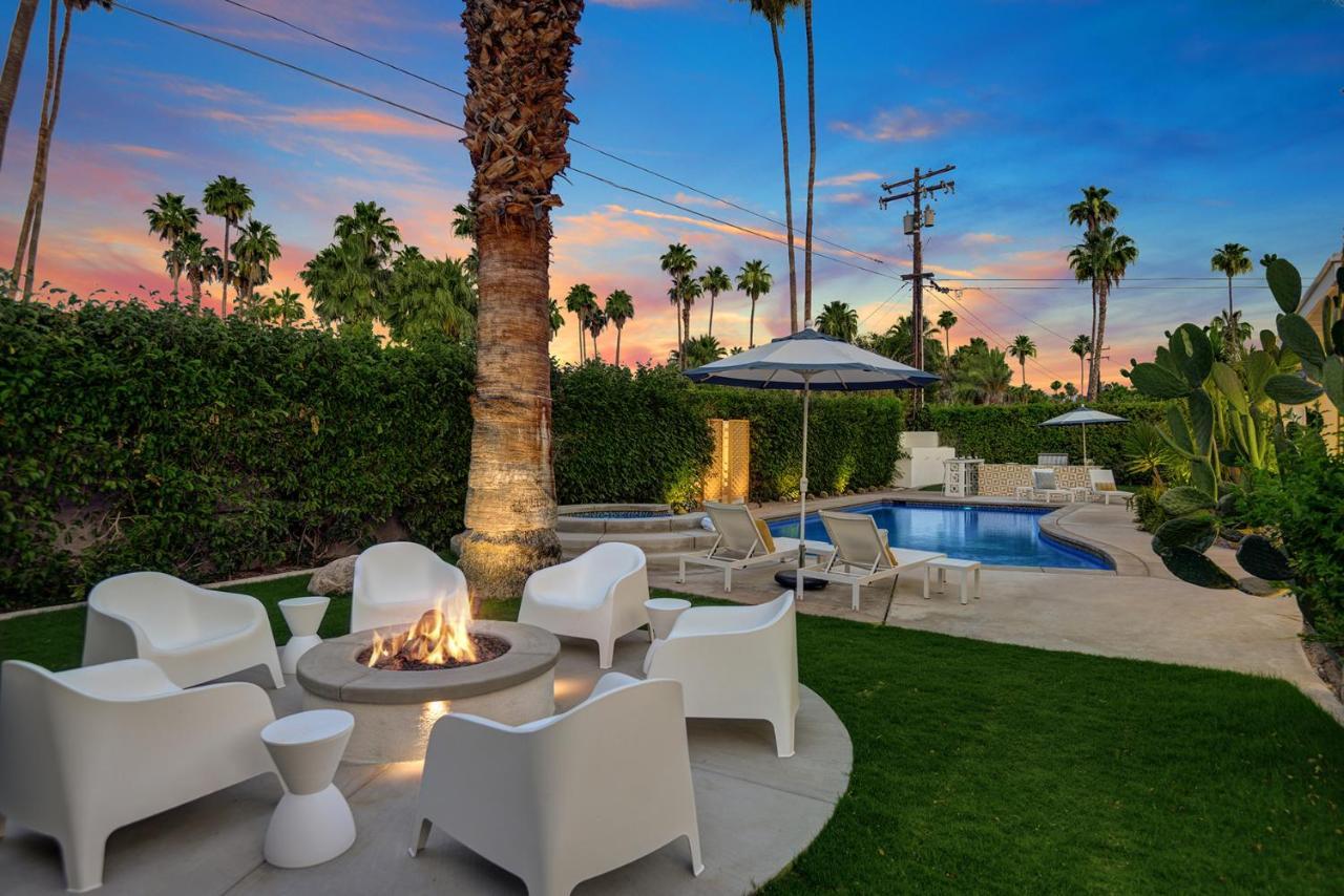 Holiday home Ultra-chic Luxe Mid-century Estate- Like Pool, Spa, Firepit, Outdoor Kitchen 3bed/3bath *