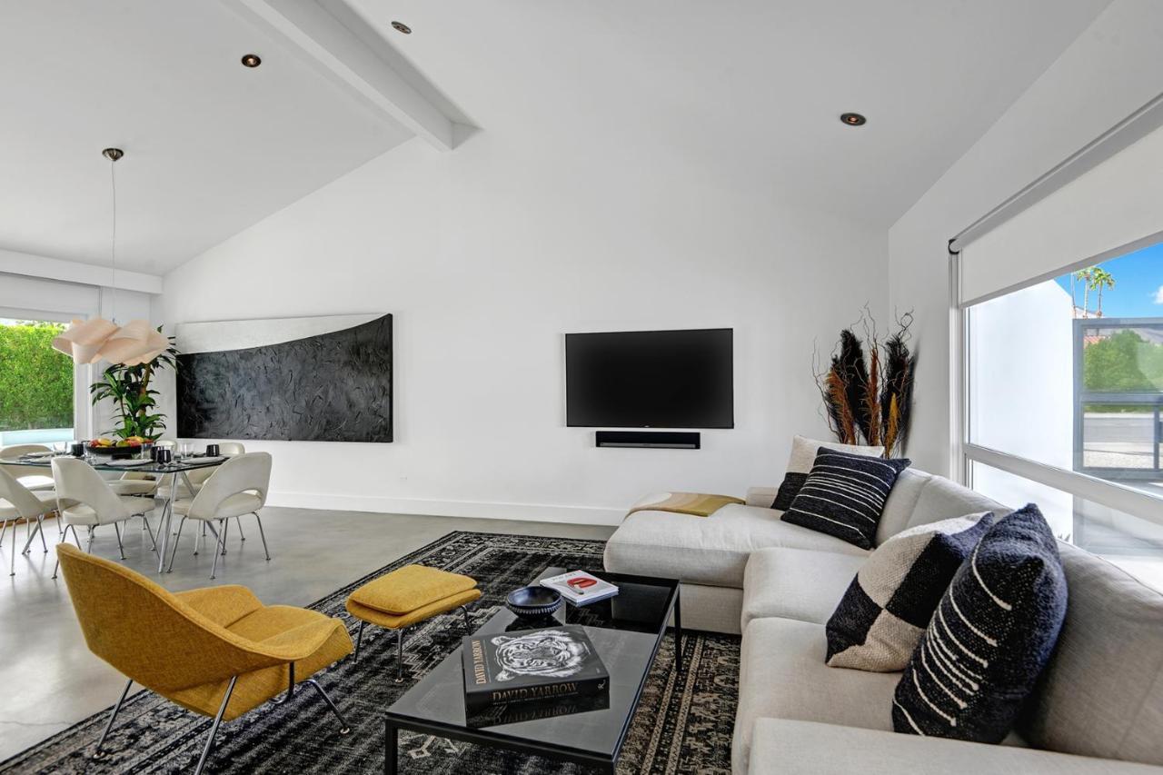 Holiday home Hollywood Palms Estate- Ultra-luxe, Pool, Spa, Firepit, Outdoor Kitchen &