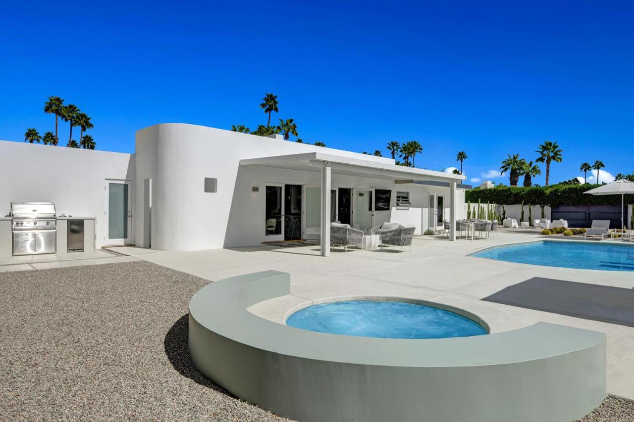 Hollywood Palms Estate- Ultra-luxe, Pool, Spa, Firepit, Outdoor Kitchen & Holiday home Palm Springs