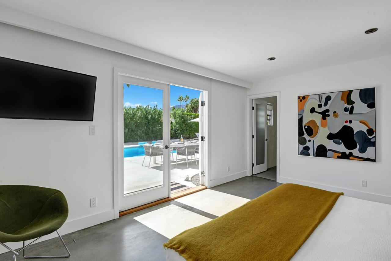 Hollywood Palms Estate- Ultra-luxe, Pool, Spa, Firepit, Outdoor Kitchen & Palm Springs