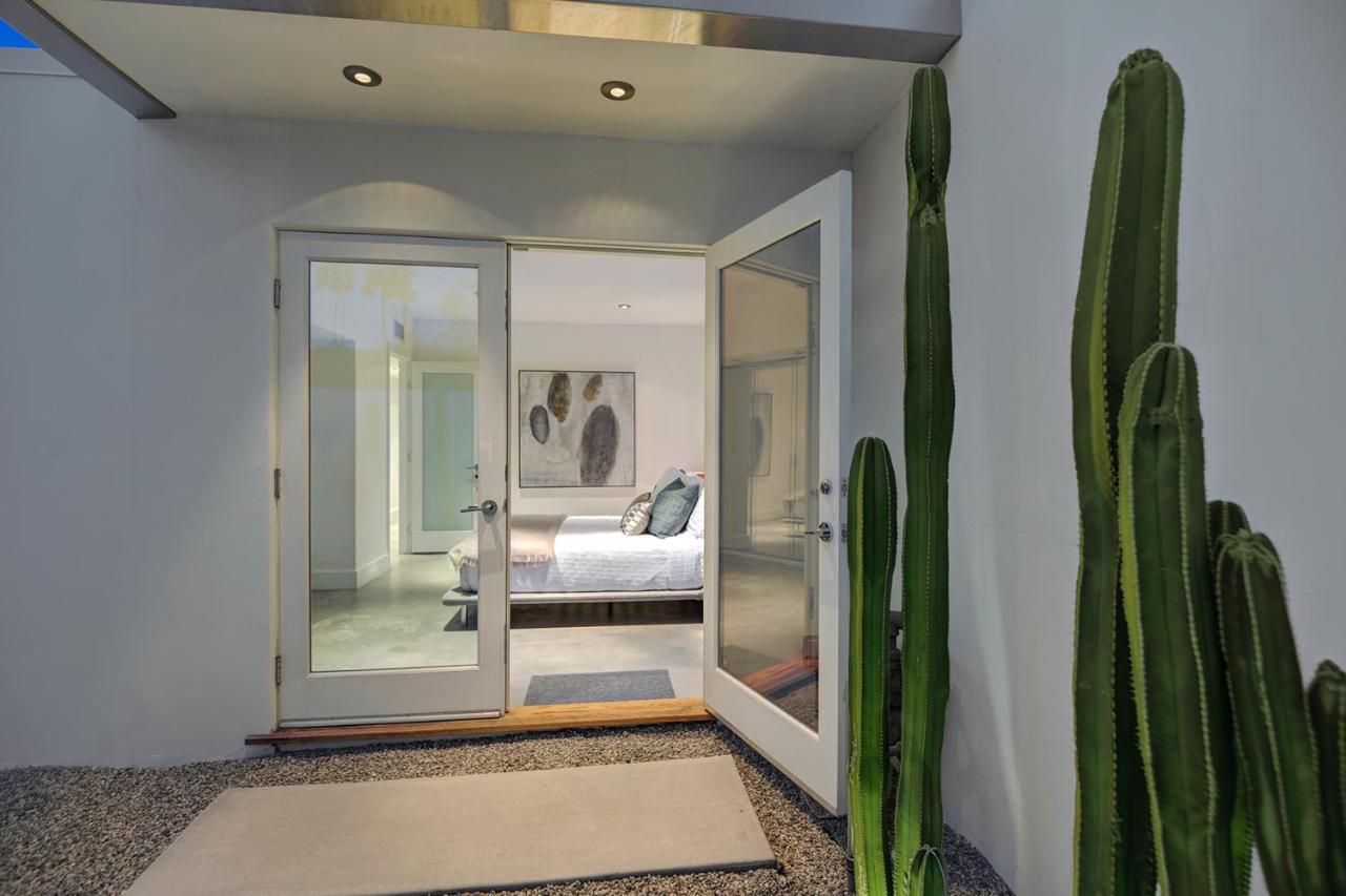 Hollywood Palms Estate- Ultra-luxe, Pool, Spa, Firepit, Outdoor Kitchen & *