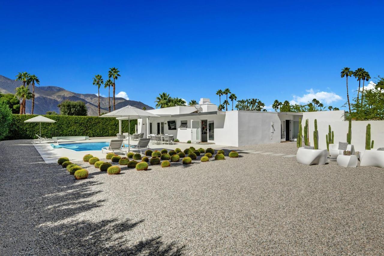 Holiday home Hollywood Palms Estate- Ultra-luxe, Pool, Spa, Firepit, Outdoor Kitchen & Palm Springs