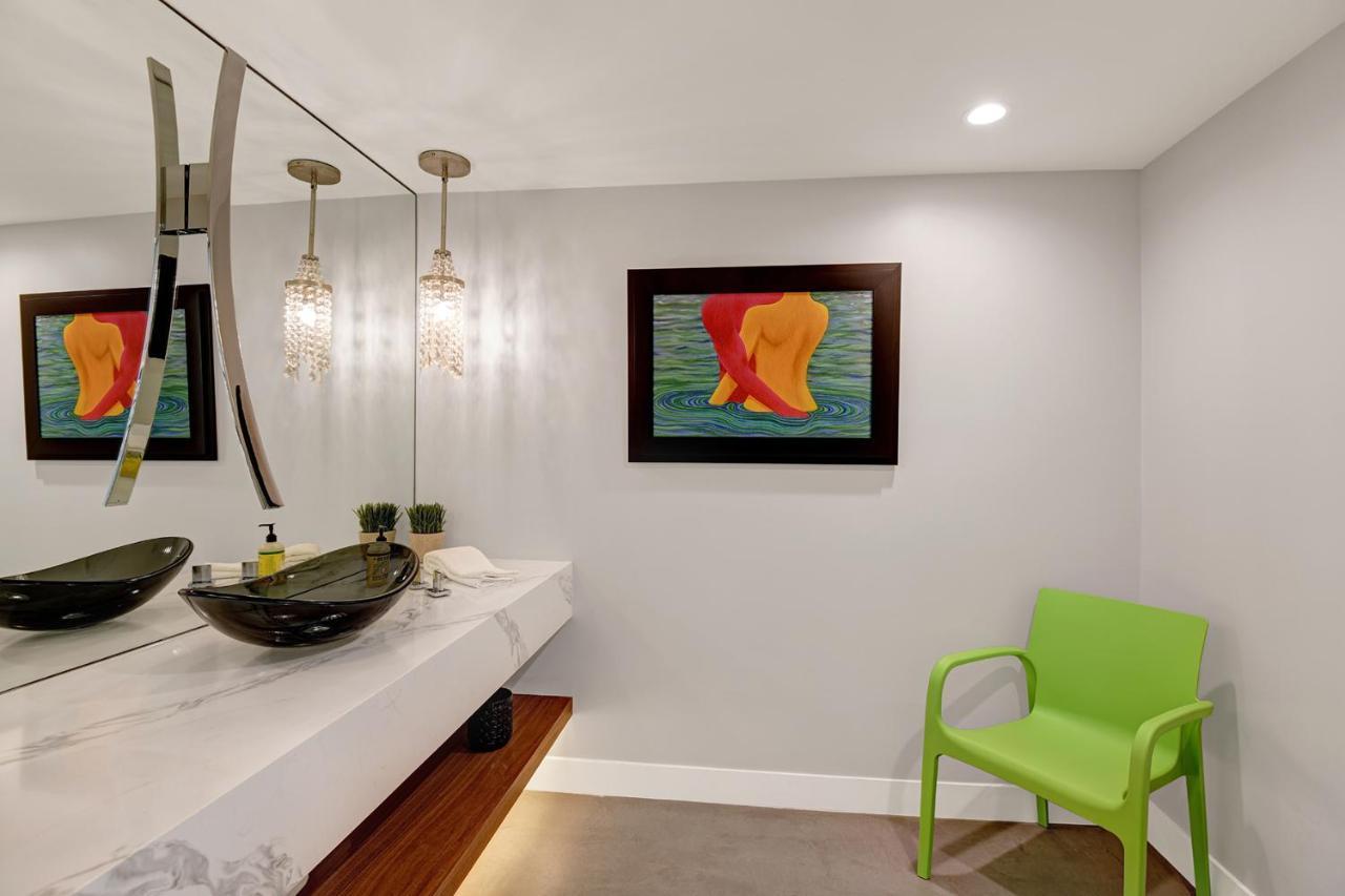 Holiday home Ultra-luxury- Style Private Compound-close To Everything- 3bd/2.5ba *