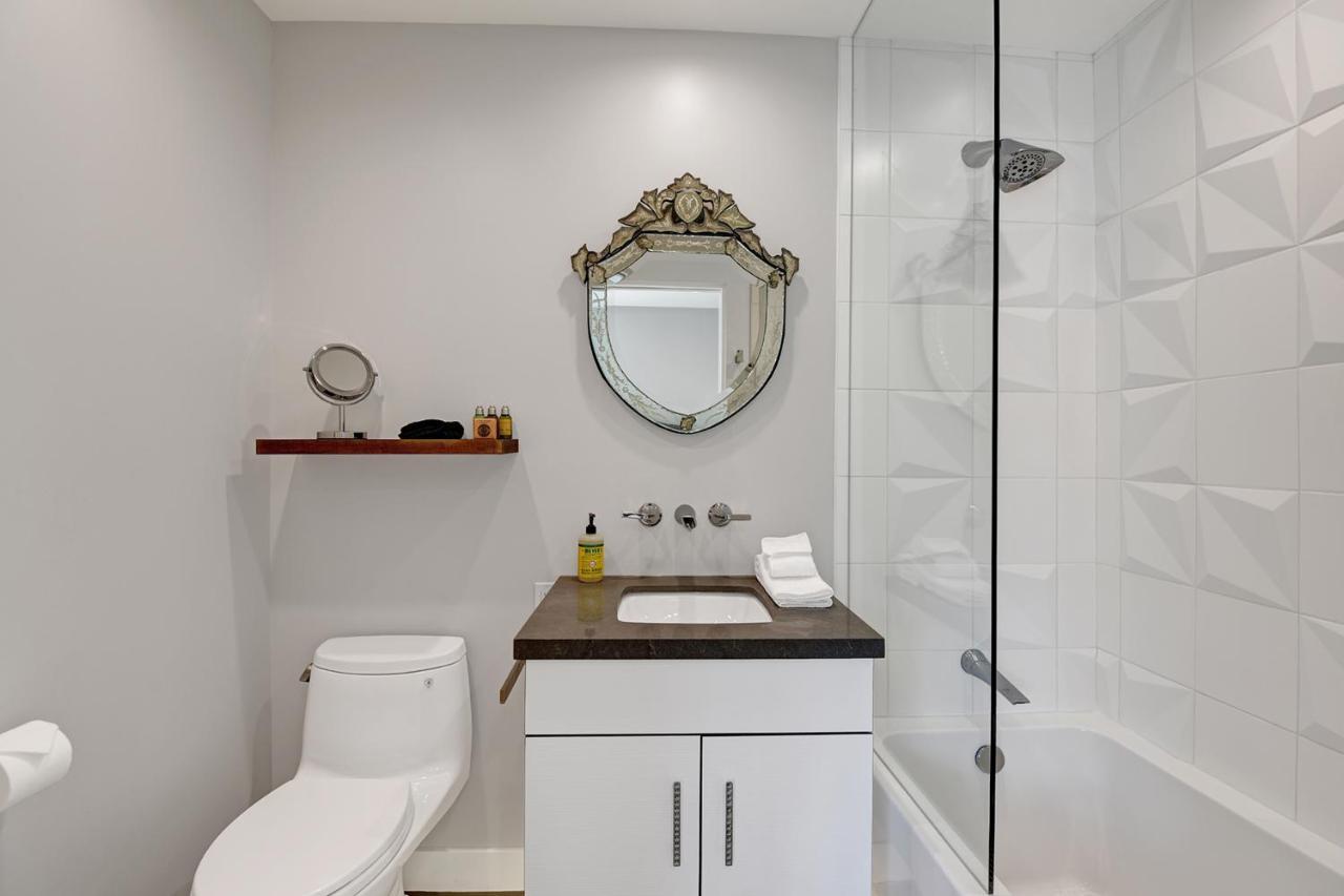 Ultra-luxury- Style Private Compound-close To Everything- 3bd/2.5ba *