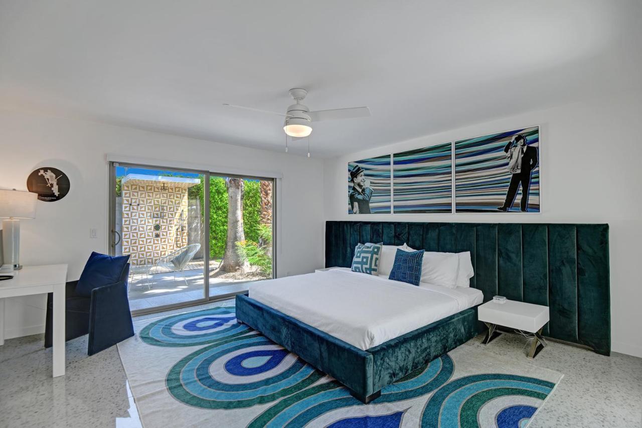 Holiday home Ultra-chic Luxe Mid-century Estate- Like Pool, Spa, Firepit, Outdoor Kitchen 3bed/3bath *