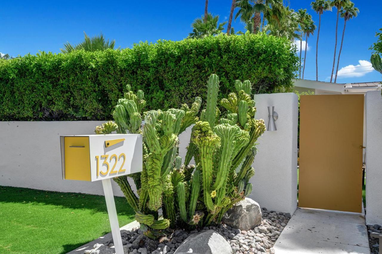 Ultra-chic Luxe Mid-century Estate- Like Pool, Spa, Firepit, Outdoor Kitchen 3bed/3bath Palm Springs