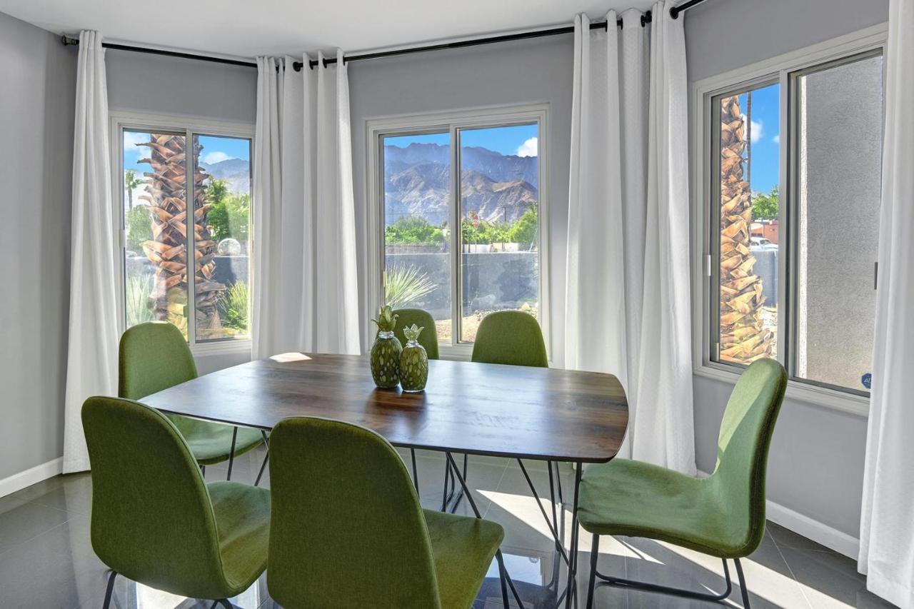 2 Pools So Cool Holiday home Palm Springs