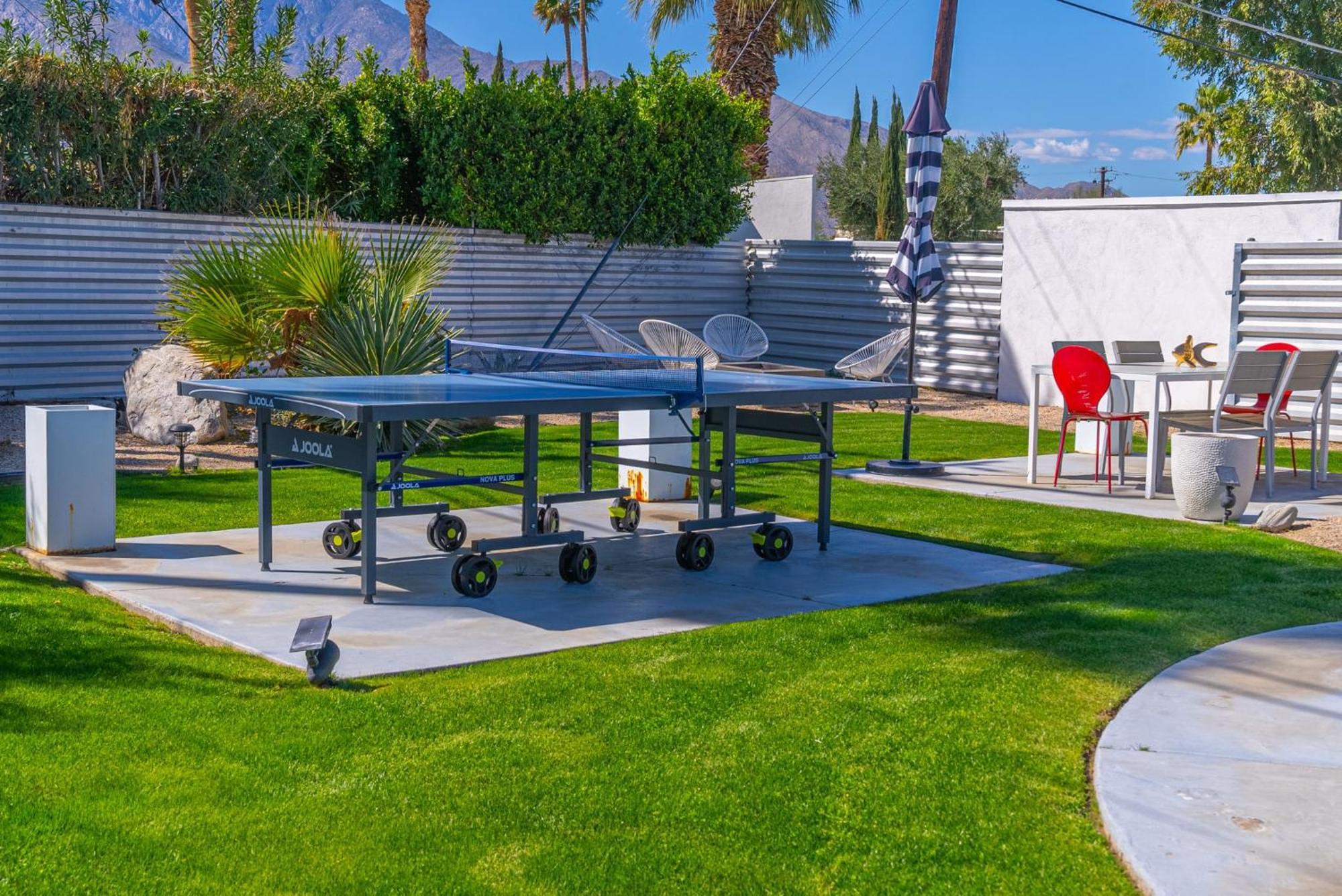 The Portrait House A Mid Century Hangout Holiday home