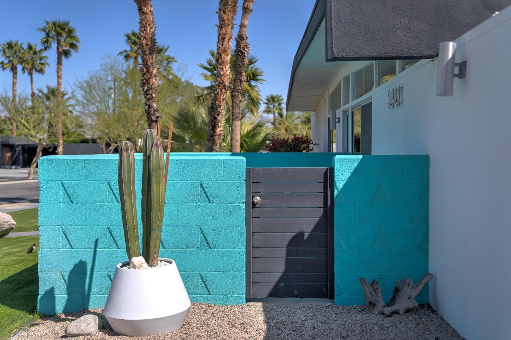 The Portrait House A Mid Century Hangout Holiday home