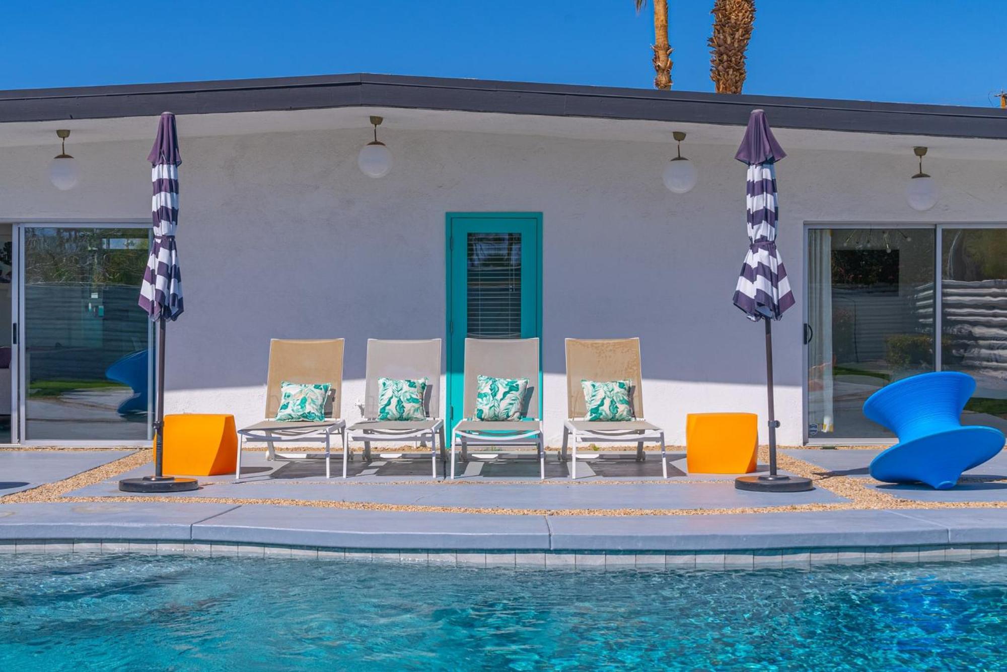 The Portrait House A Mid Century Hangout Holiday home