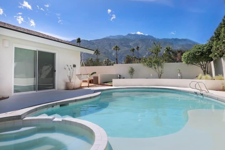Villa Luxury Desert Retreat With Pool & Mountain View *