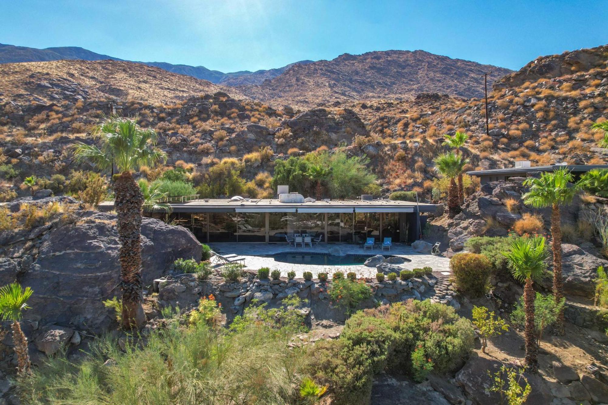 Holiday home Retreat With Private Pool And Jacuzzi *