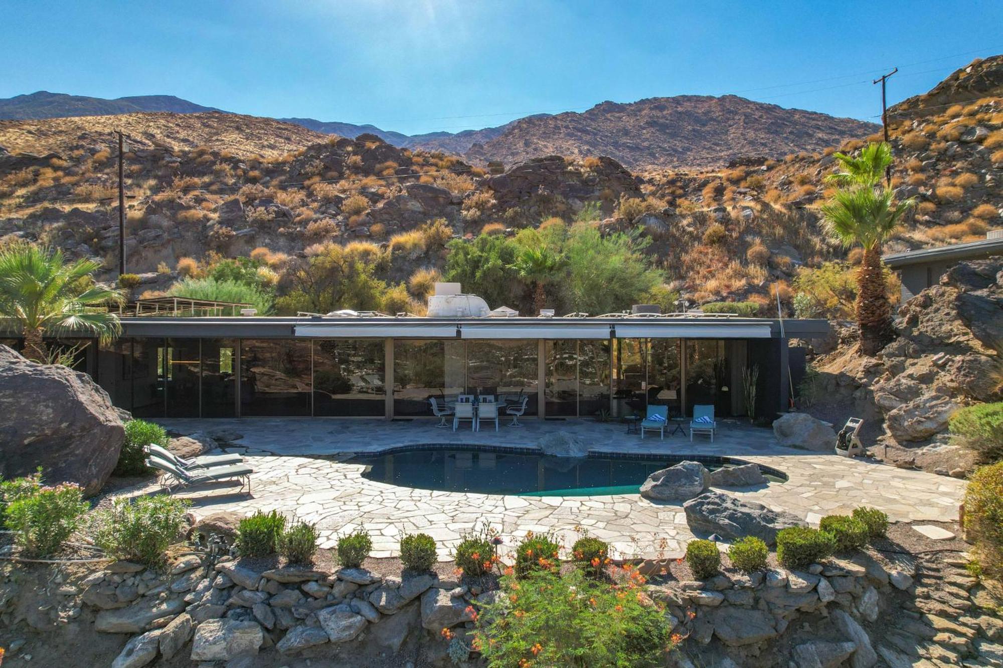 Holiday home Retreat With Private Pool And Jacuzzi Palm Springs