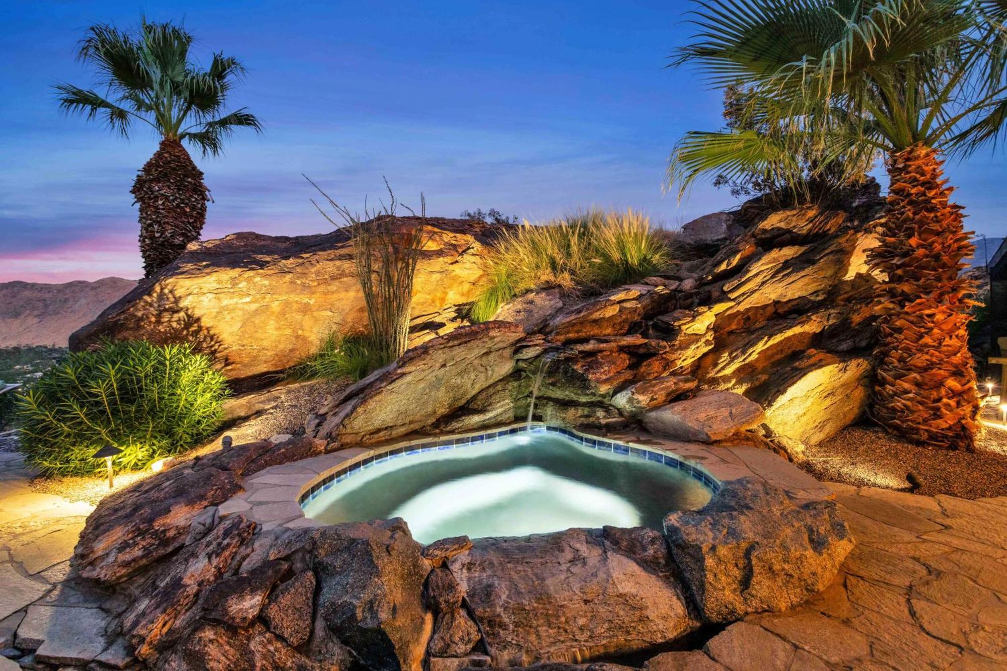 Holiday home Retreat With Private Pool And Jacuzzi Palm Springs