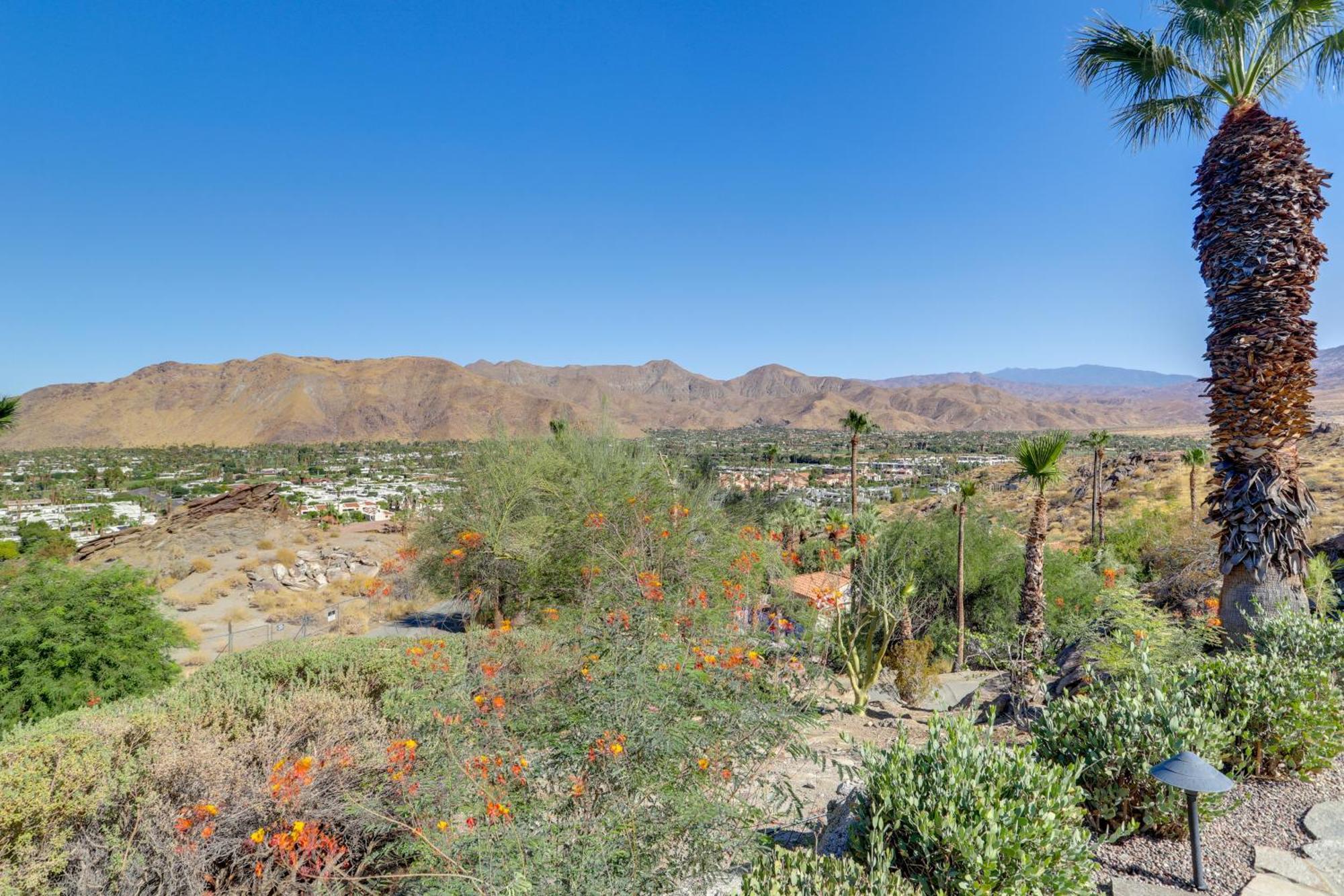 Holiday home Retreat With Private Pool And Jacuzzi Palm Springs