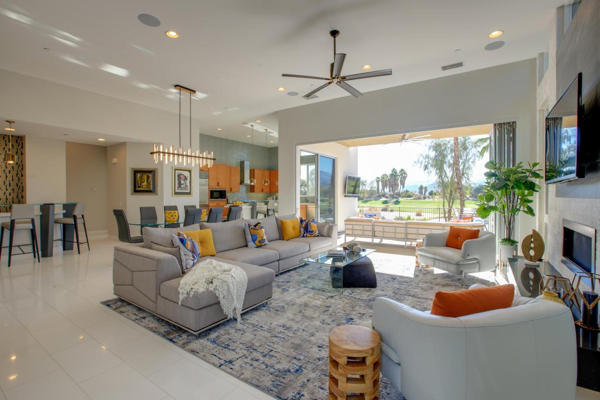 Oasis With Pool And On Golf Course! Holiday home