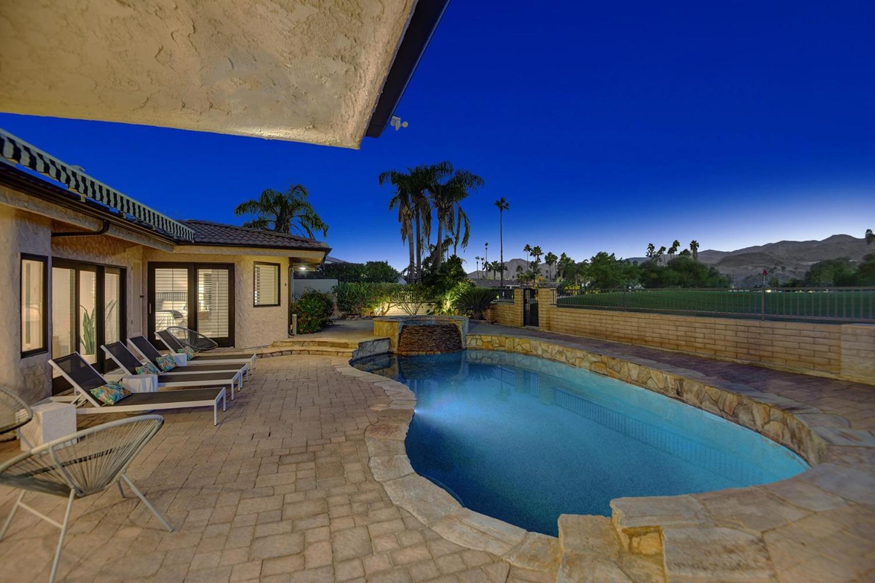 Holiday home Our Poolside Desert Nirvana