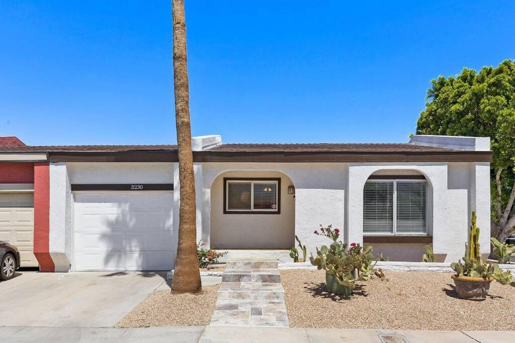 Amazing Serenity Vacation W/heated Pool & Palm Springs