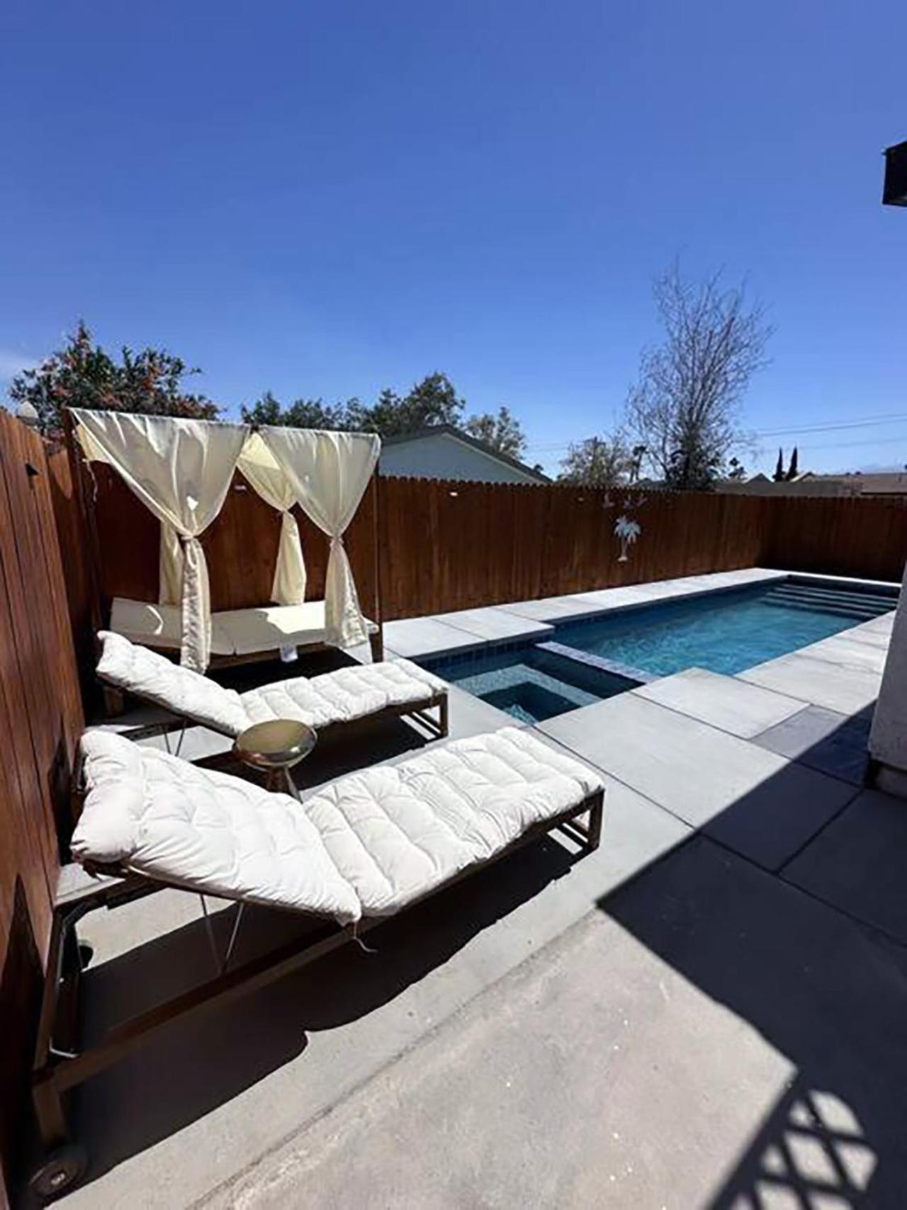 Amazing Serenity Vacation W/heated Pool & Palm Springs