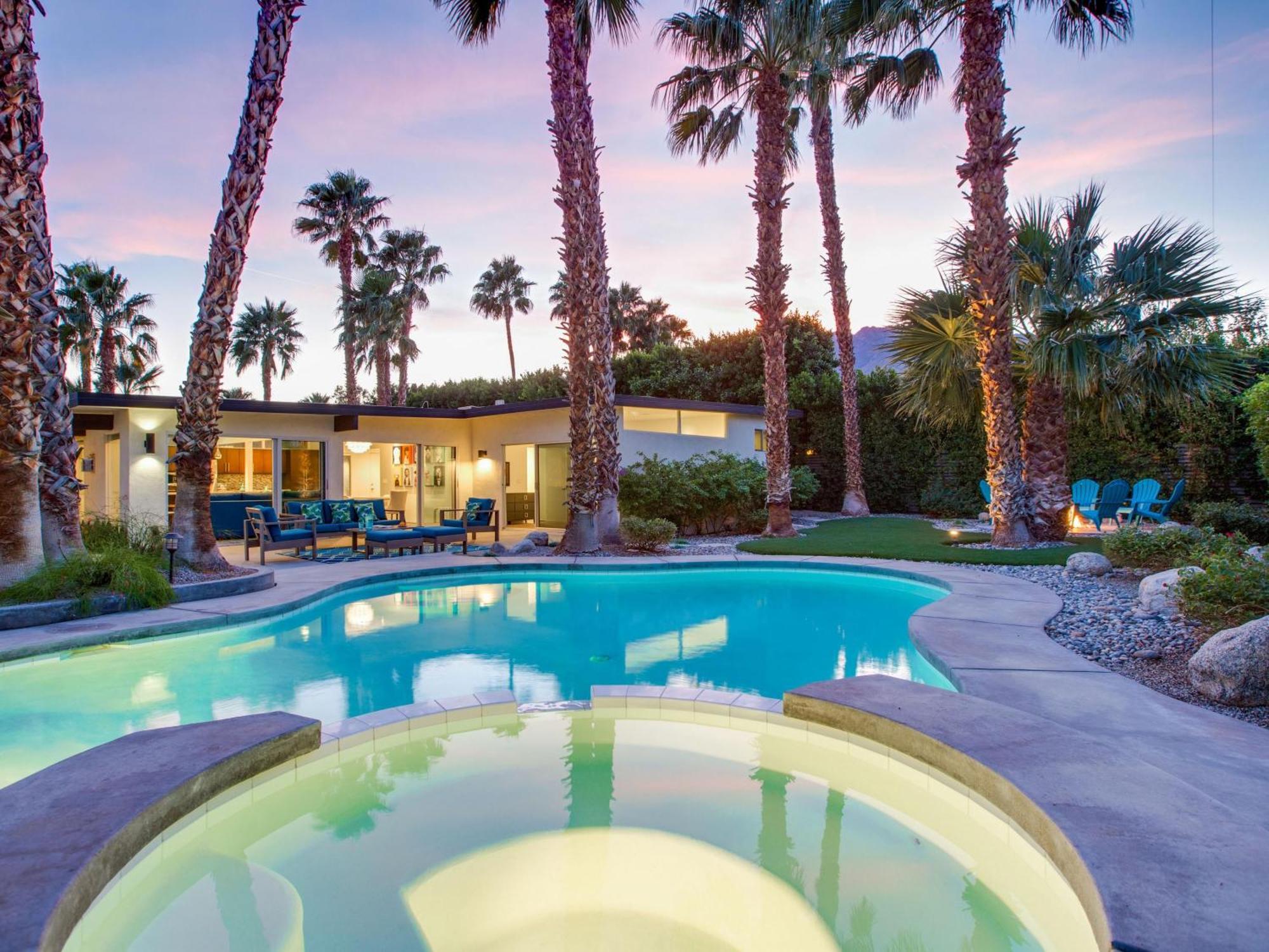 Under The Palms Holiday home