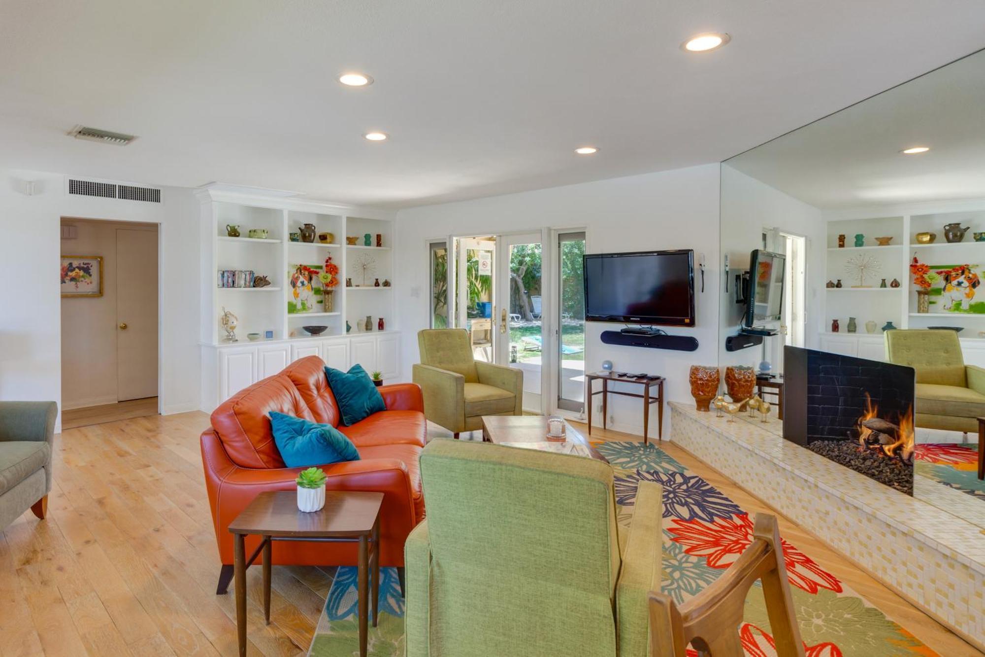Patio, Pool And Mountain Views! Holiday home Palm Springs