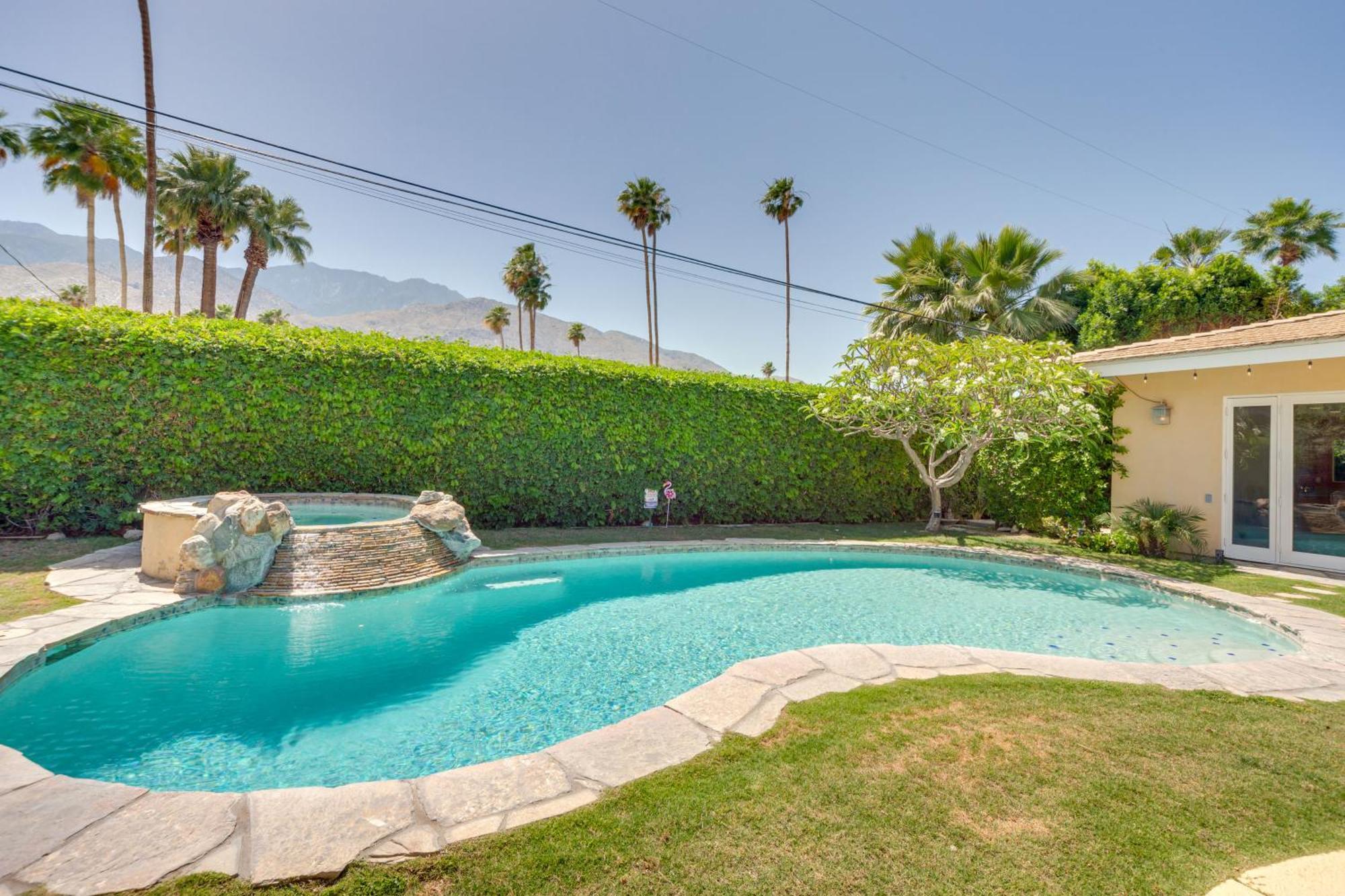 Patio, Pool And Mountain Views! Holiday home