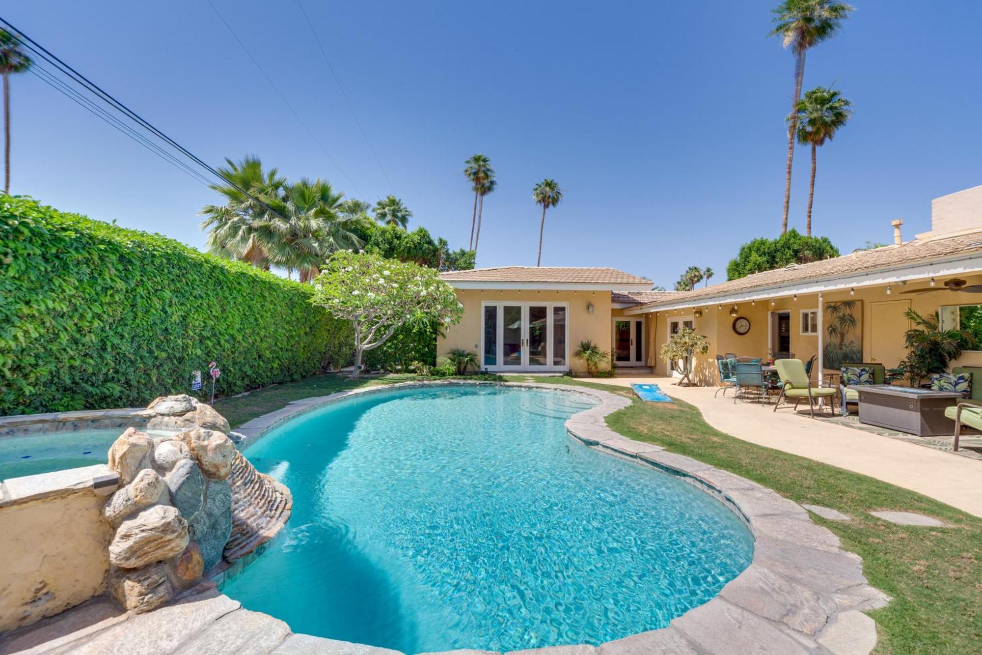 Patio, Pool And Mountain Views! *