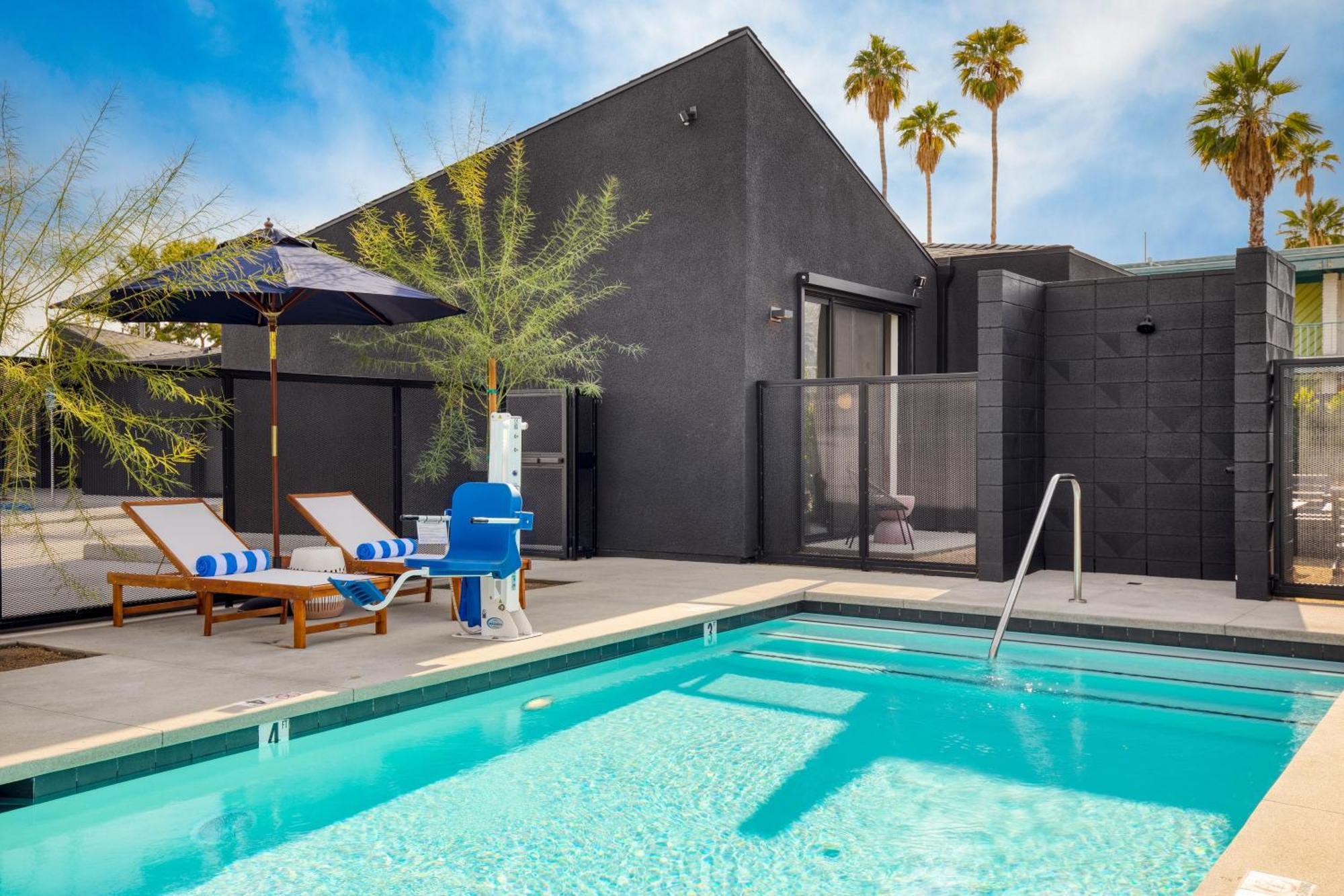 Hotel Blackhaus By Avantstay Ada Modern Rooms, Pool & Bbq