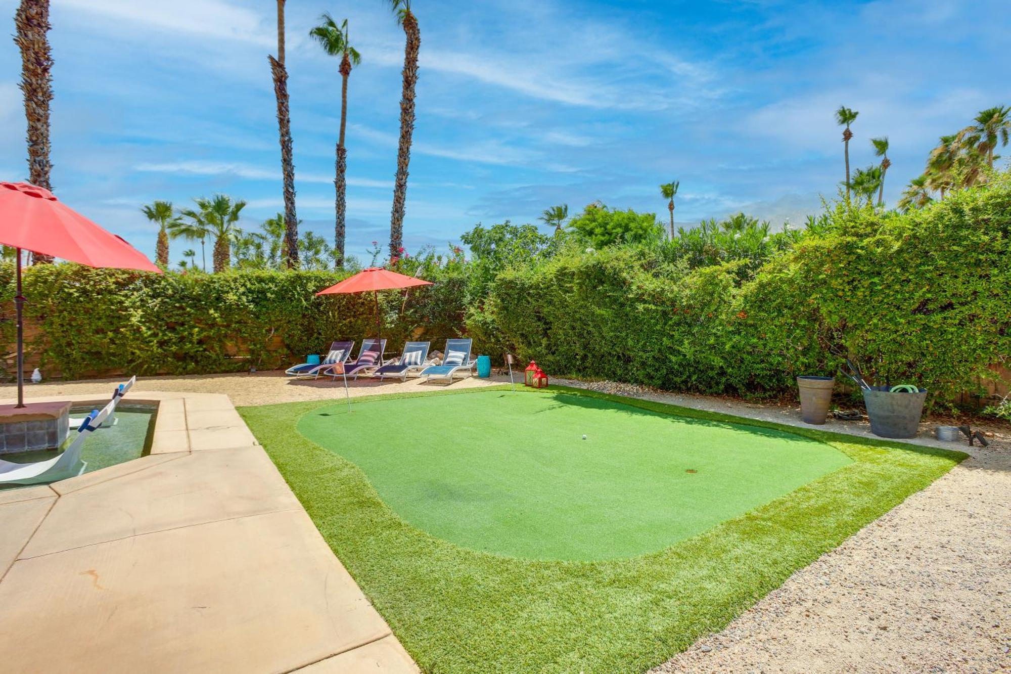 Private Pool And Putting Home! Holiday home Palm Springs