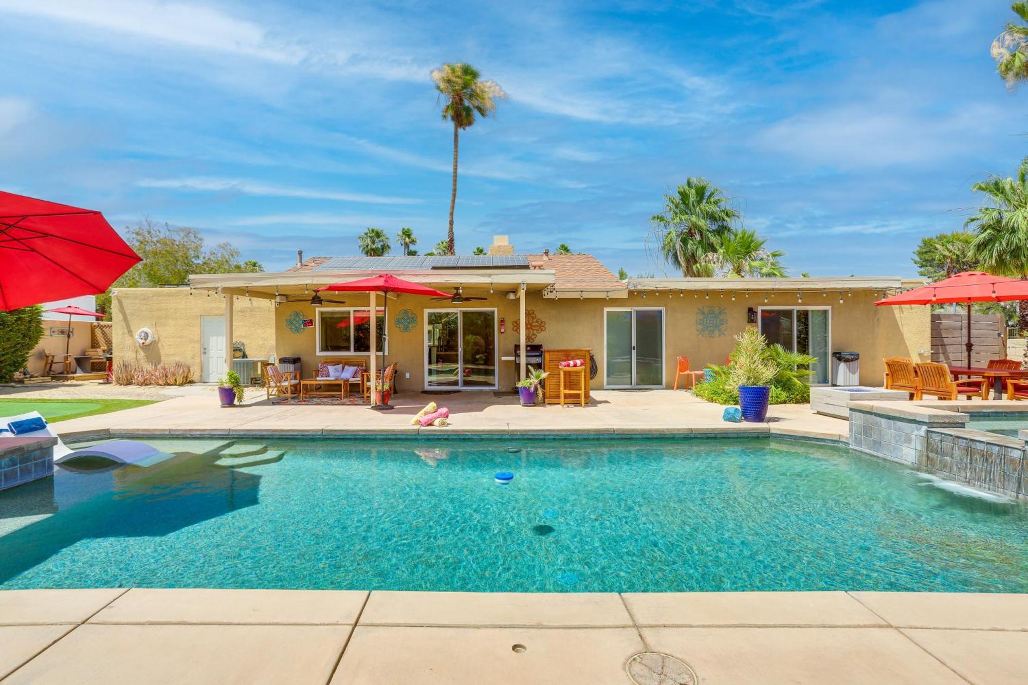Private Pool And Putting Home!