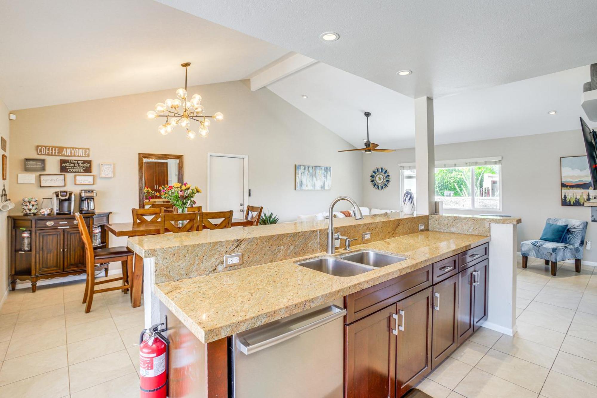 Private Pool And Putting Home! Holiday home Palm Springs