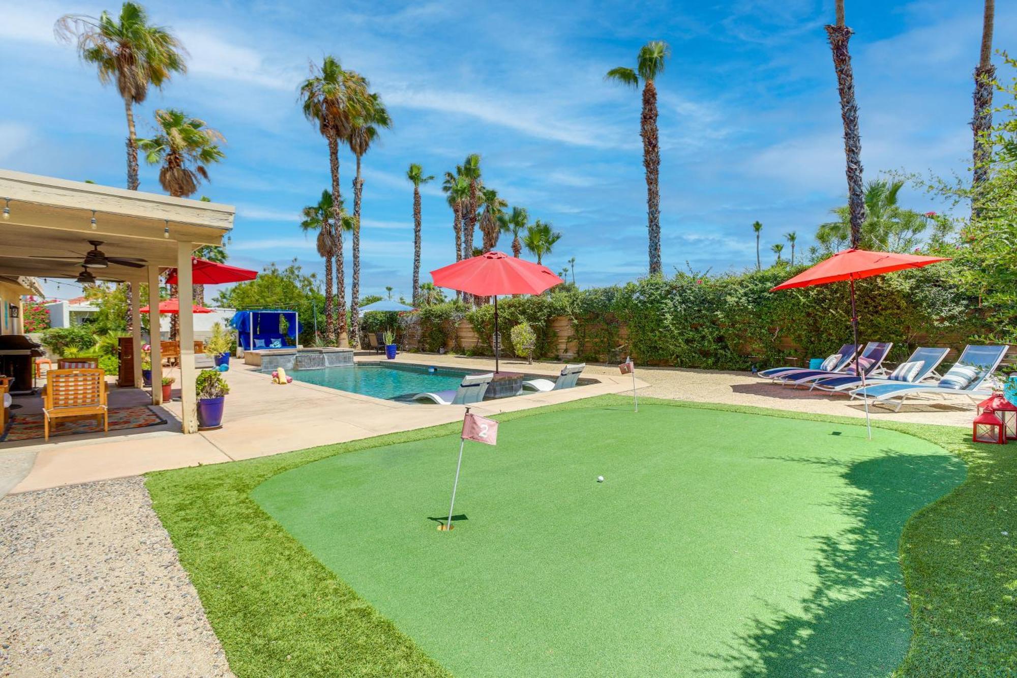Private Pool And Putting Home! Holiday home Palm Springs