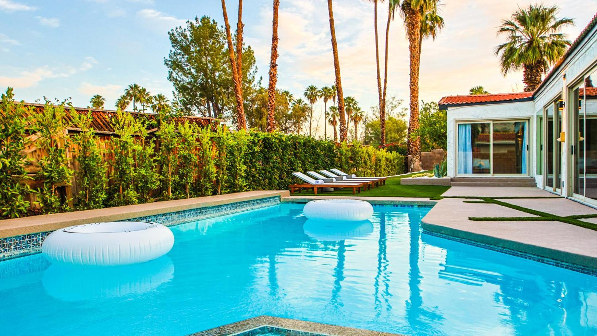 Apartment Serene With Pool With Mountain Views Palm Springs