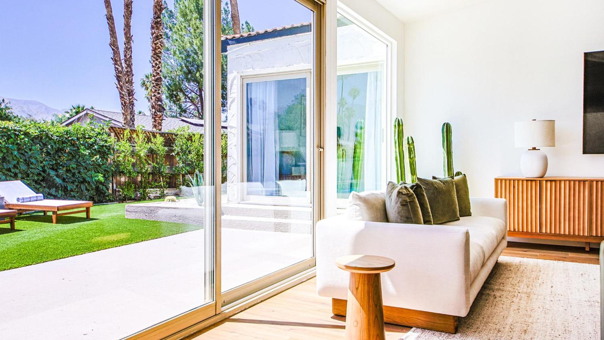 Serene With Pool With Mountain Views Apartment Palm Springs