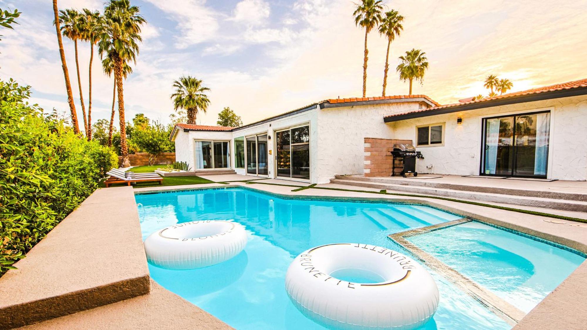 Serene With Pool With Mountain Views Apartment *