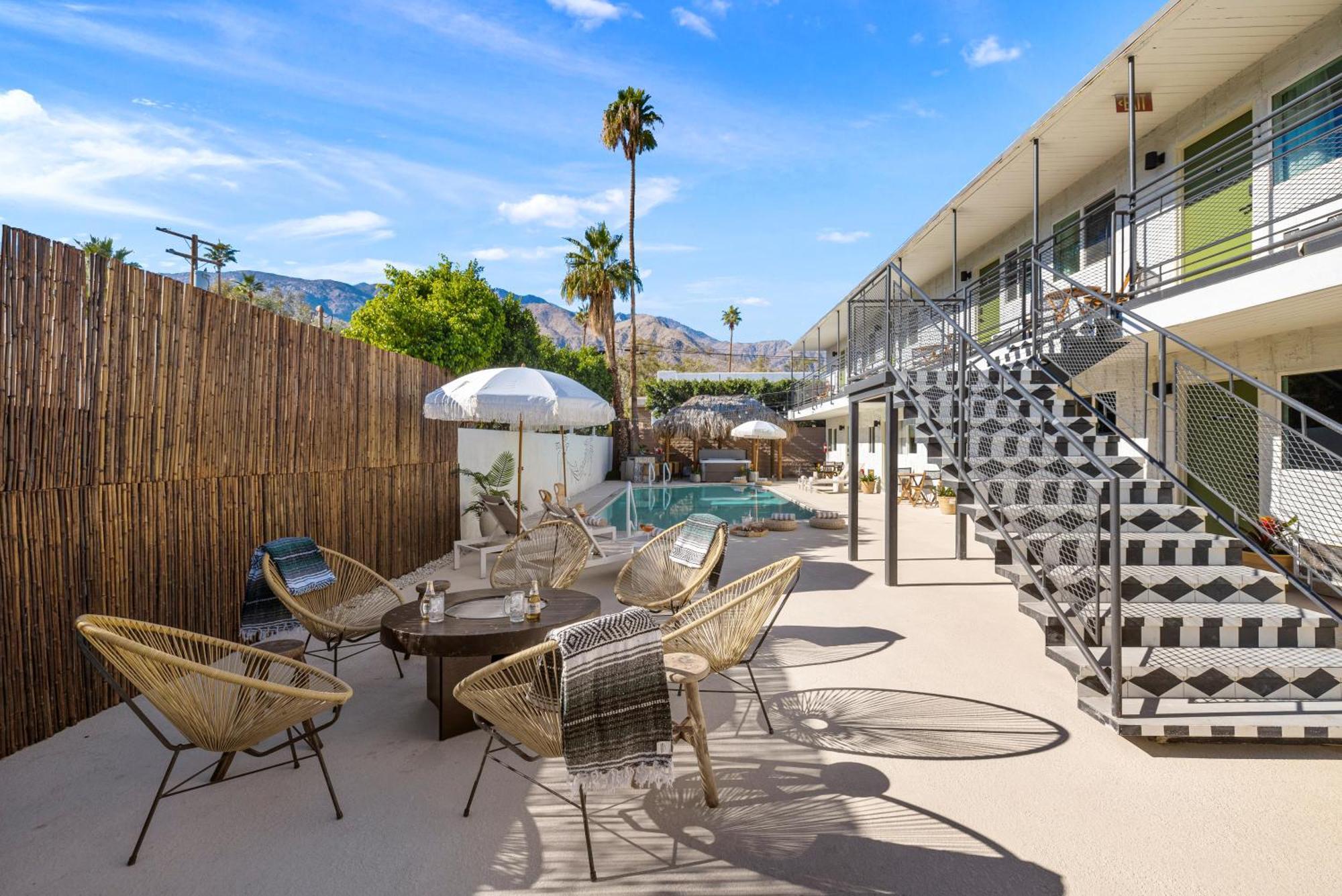 Hotel The Maya Palm Springs