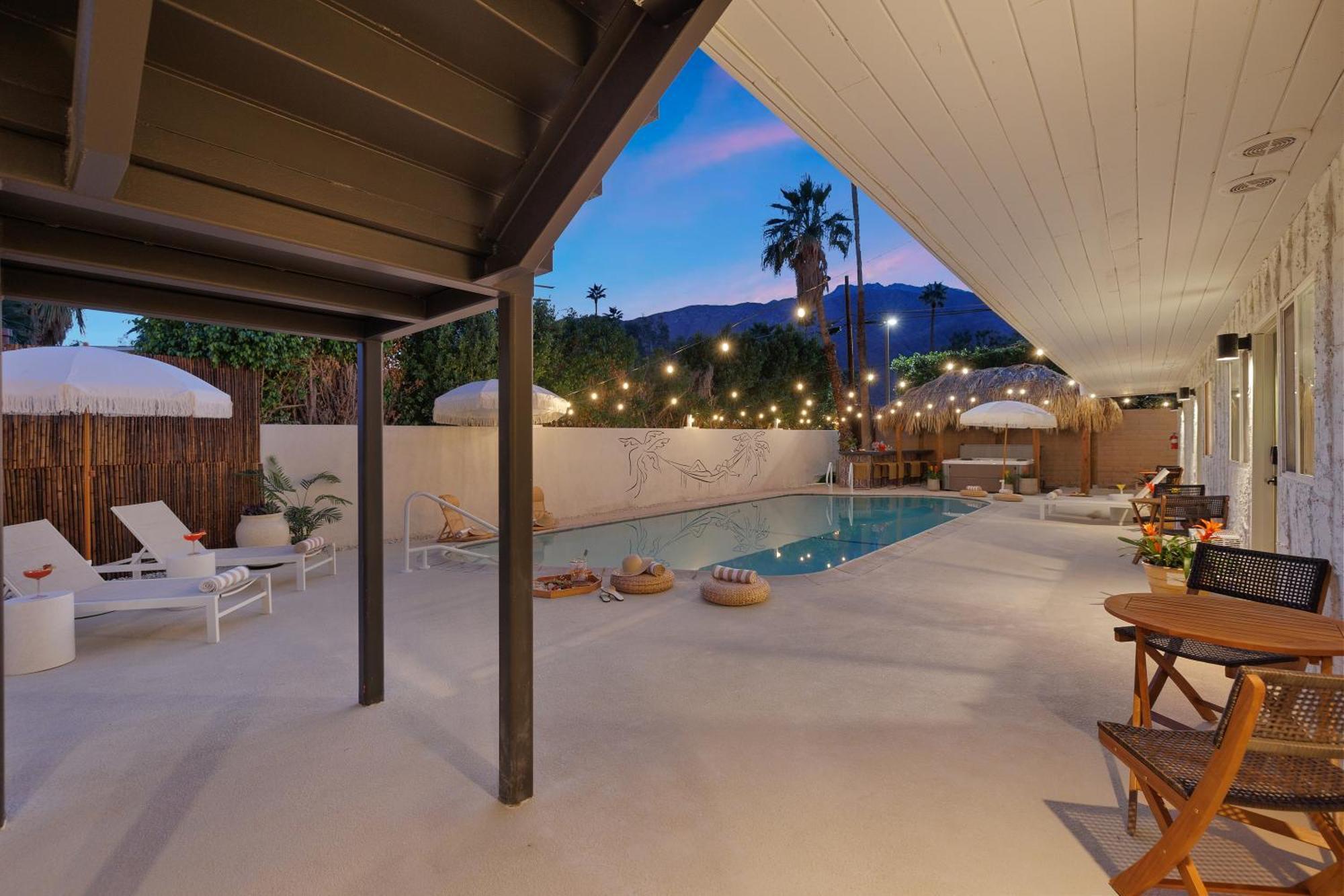 Hotel The Maya Palm Springs