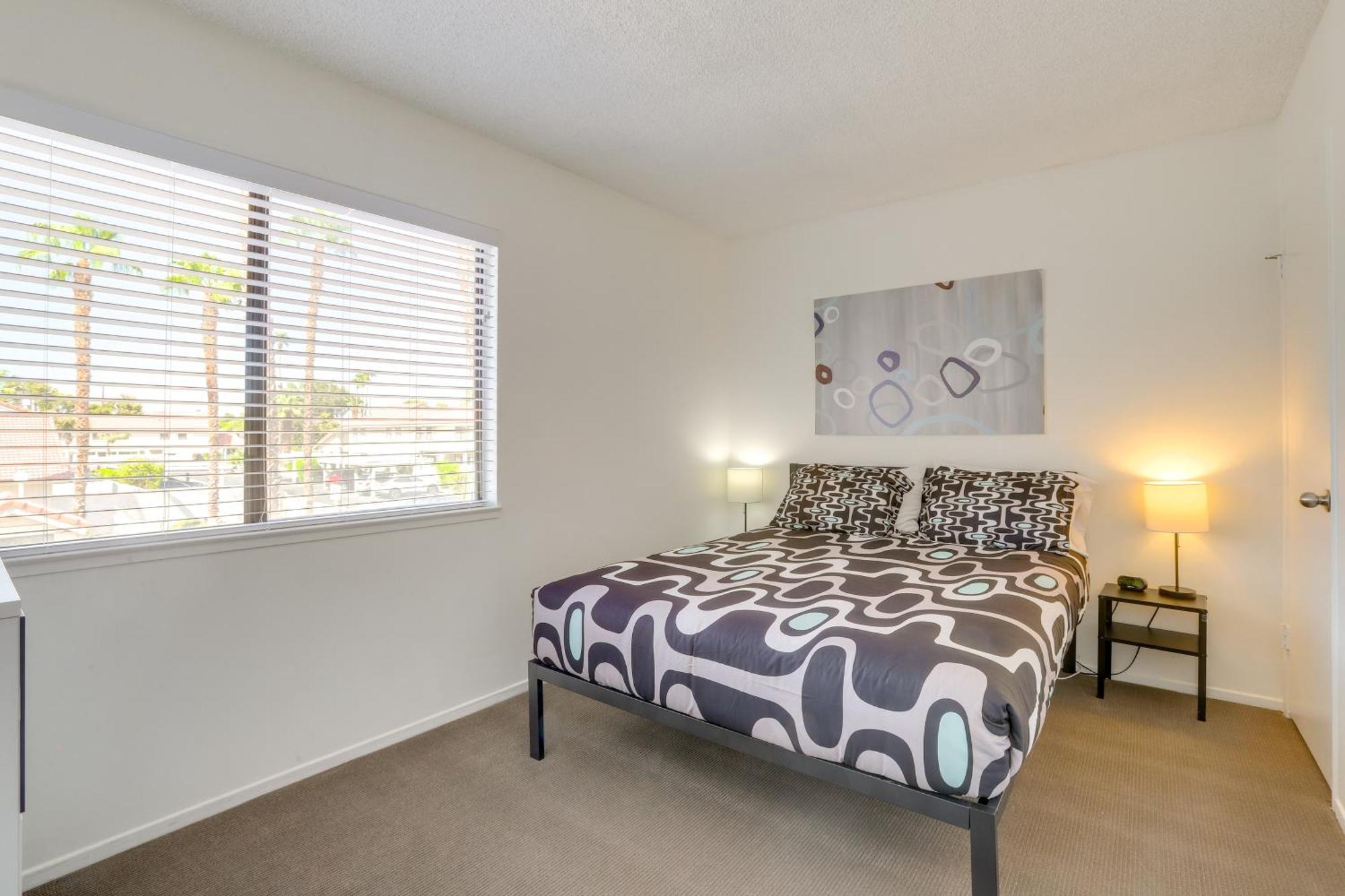Apartment Abode With Pool Access, Near Golfing