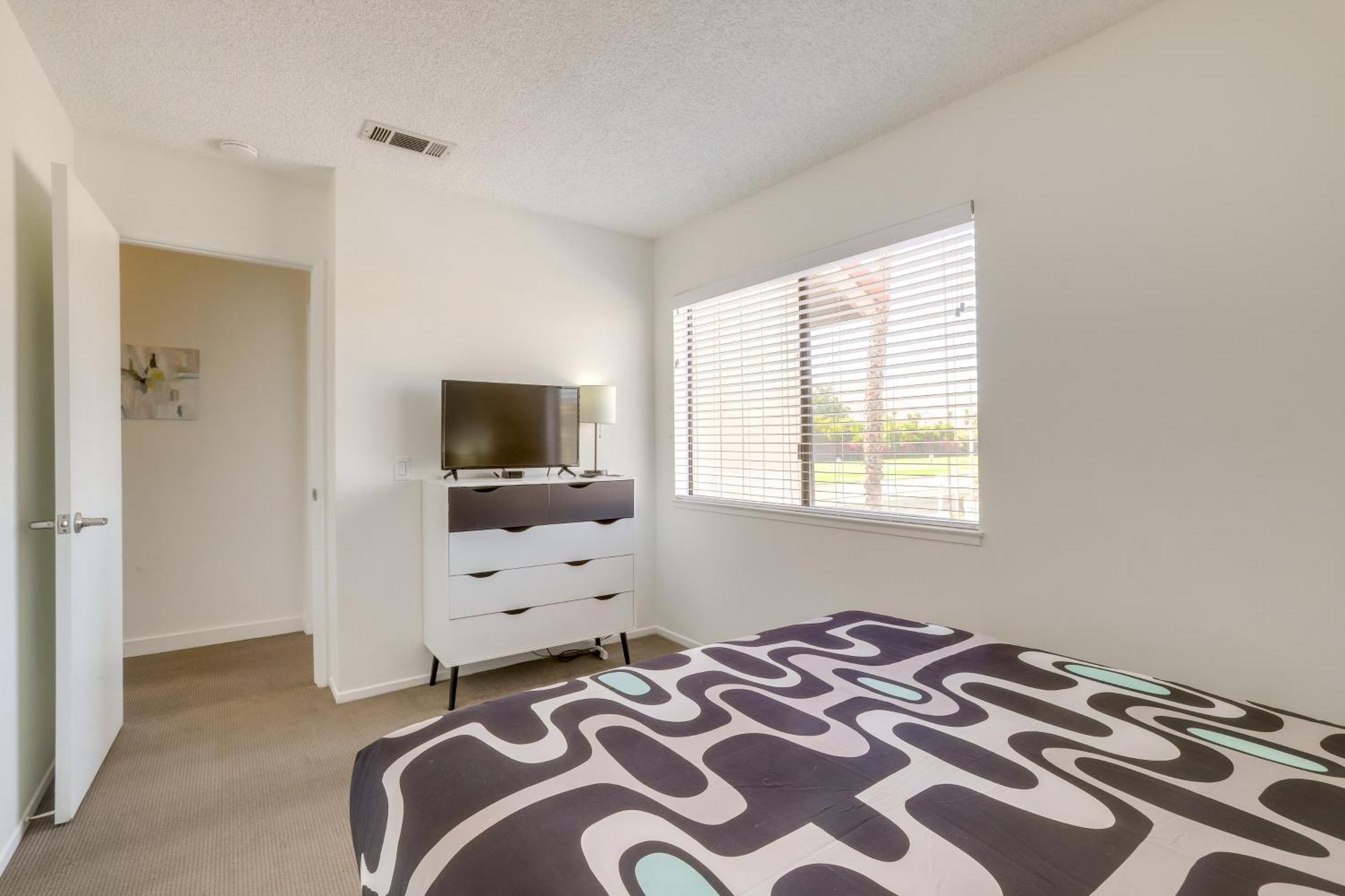 Abode With Pool Access, Near Golfing
