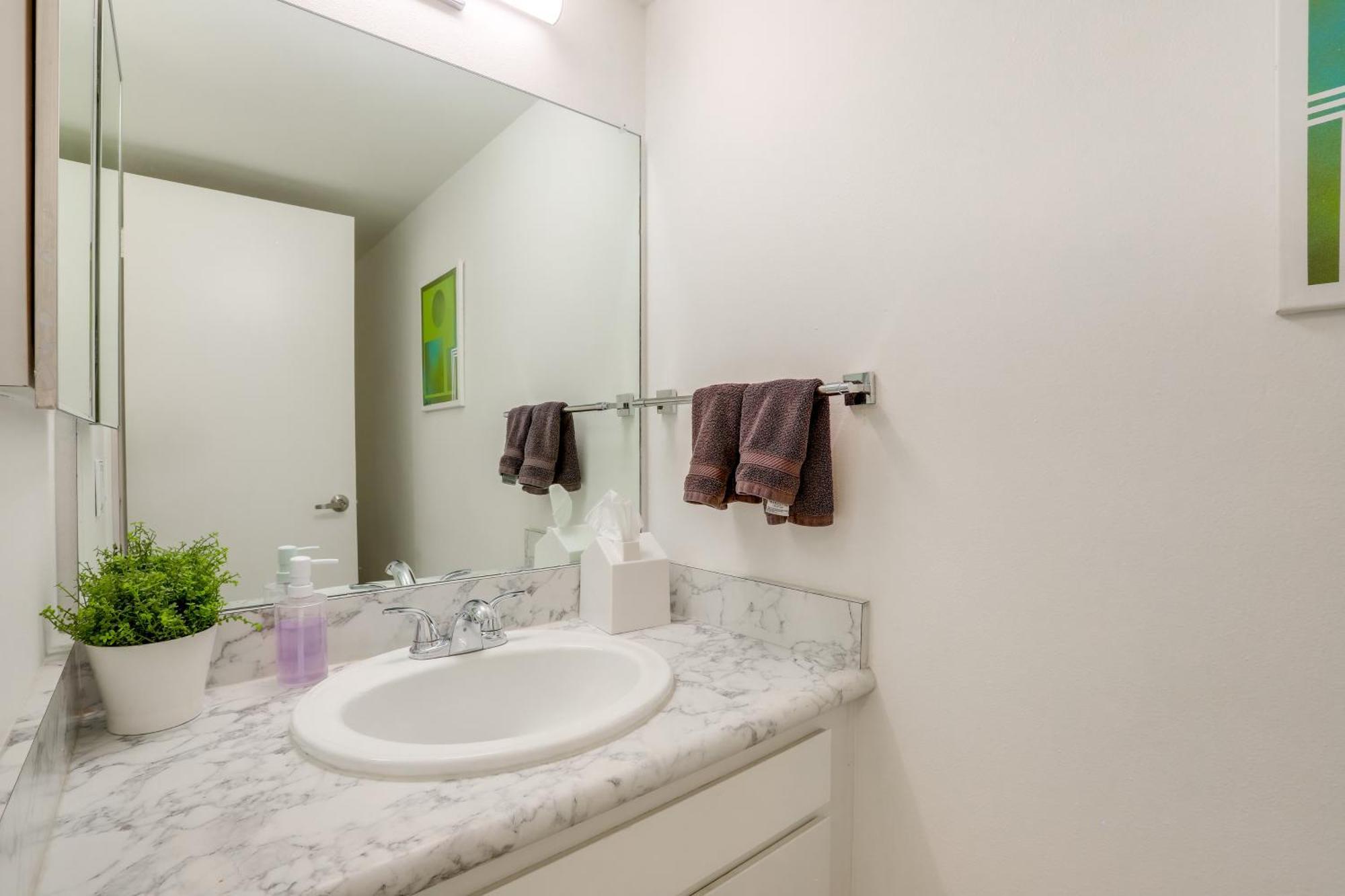 Abode With Pool Access, Near Golfing Apartment *