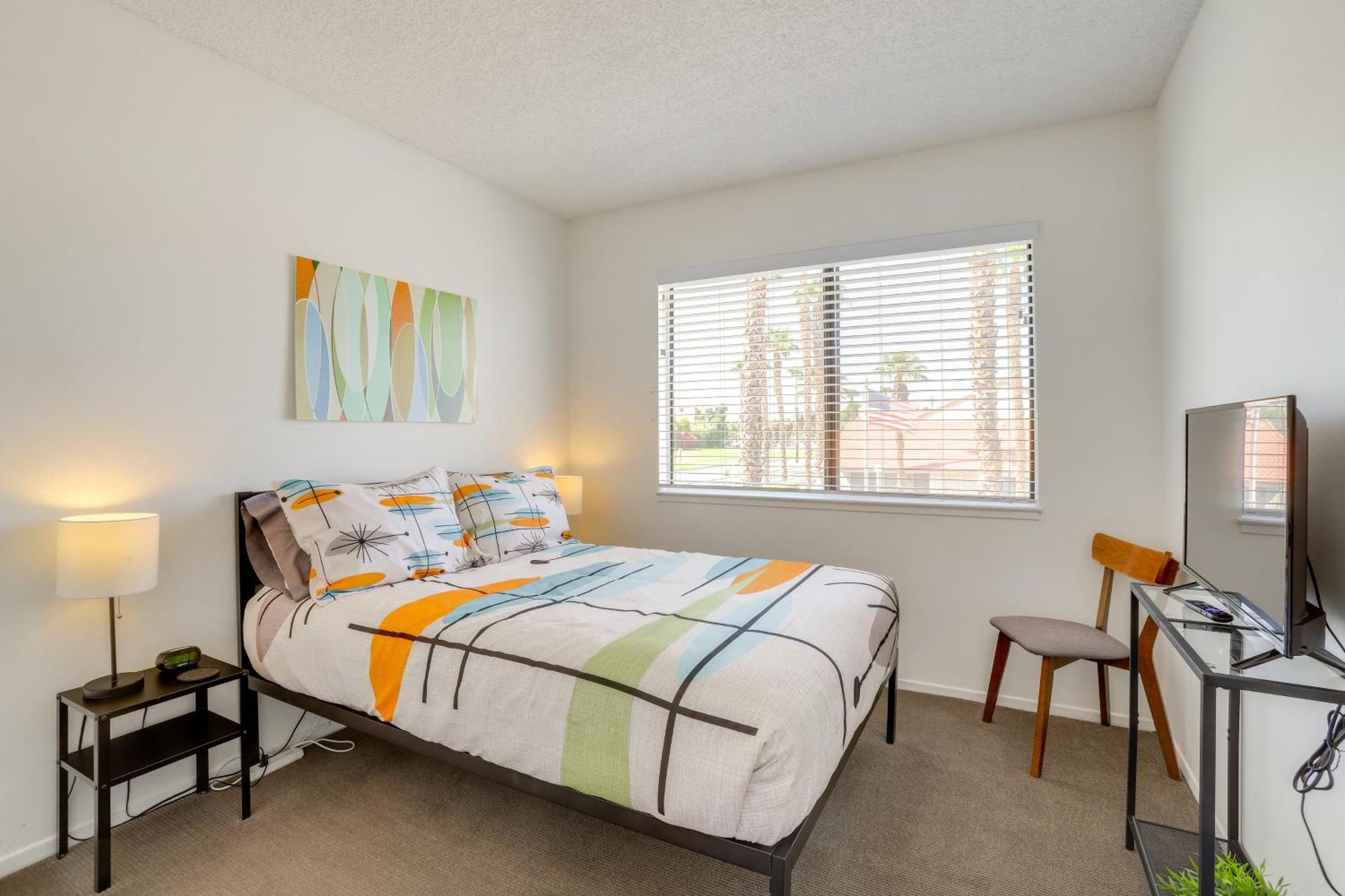 Apartment Abode With Pool Access, Near Golfing Palm Springs