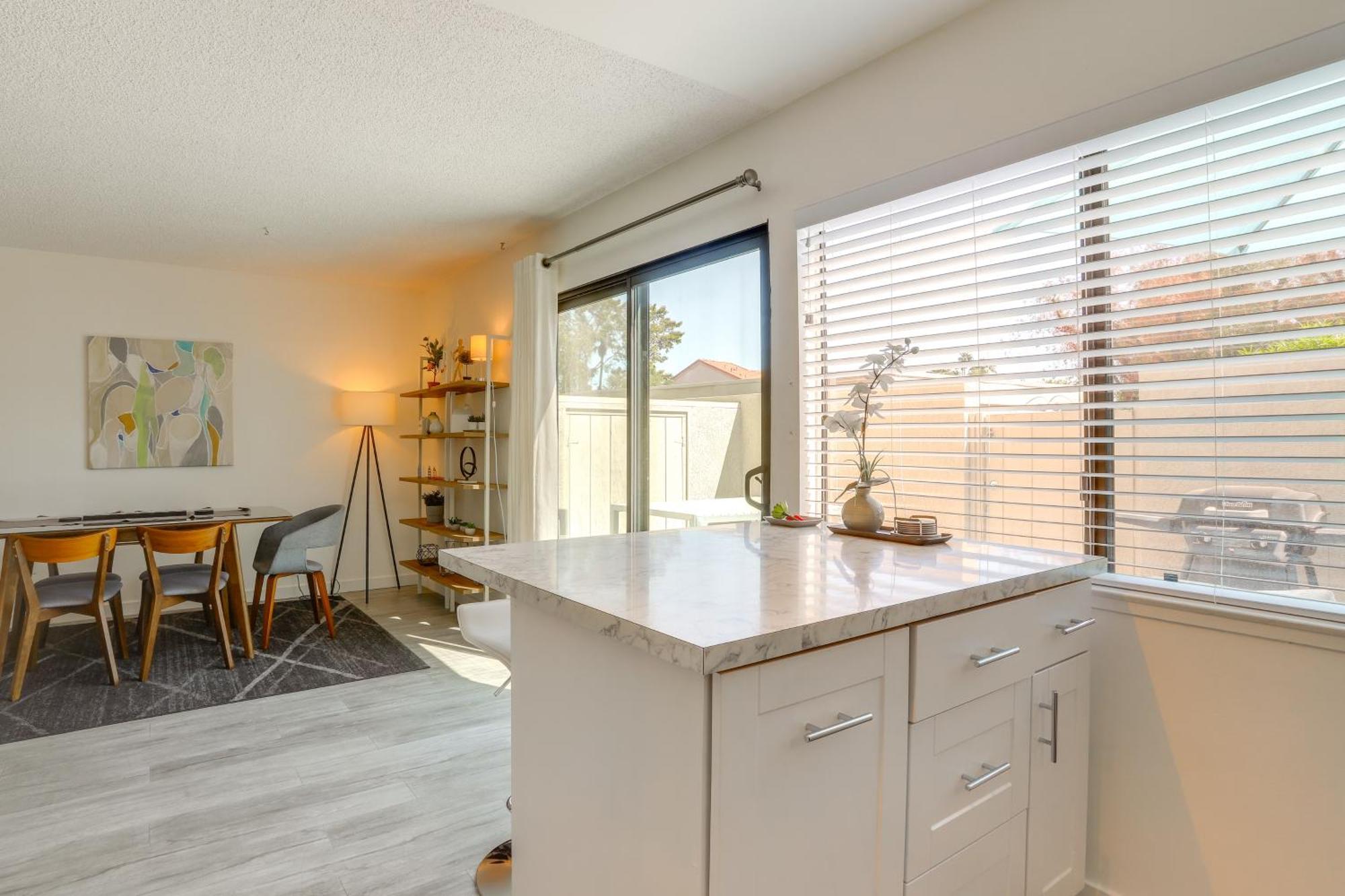 Apartment Abode With Pool Access, Near Golfing *