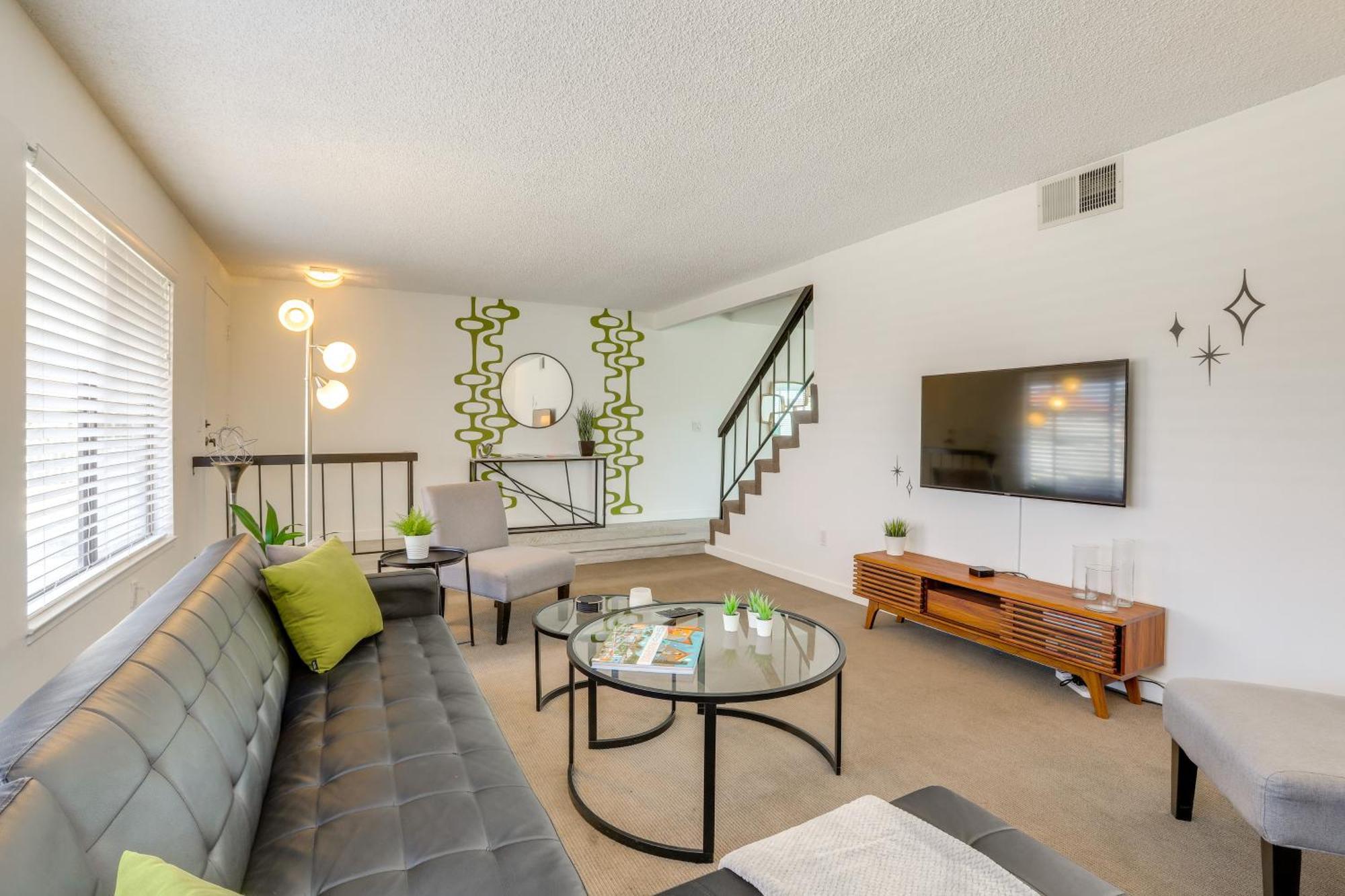 Abode With Pool Access, Near Golfing Apartment Palm Springs
