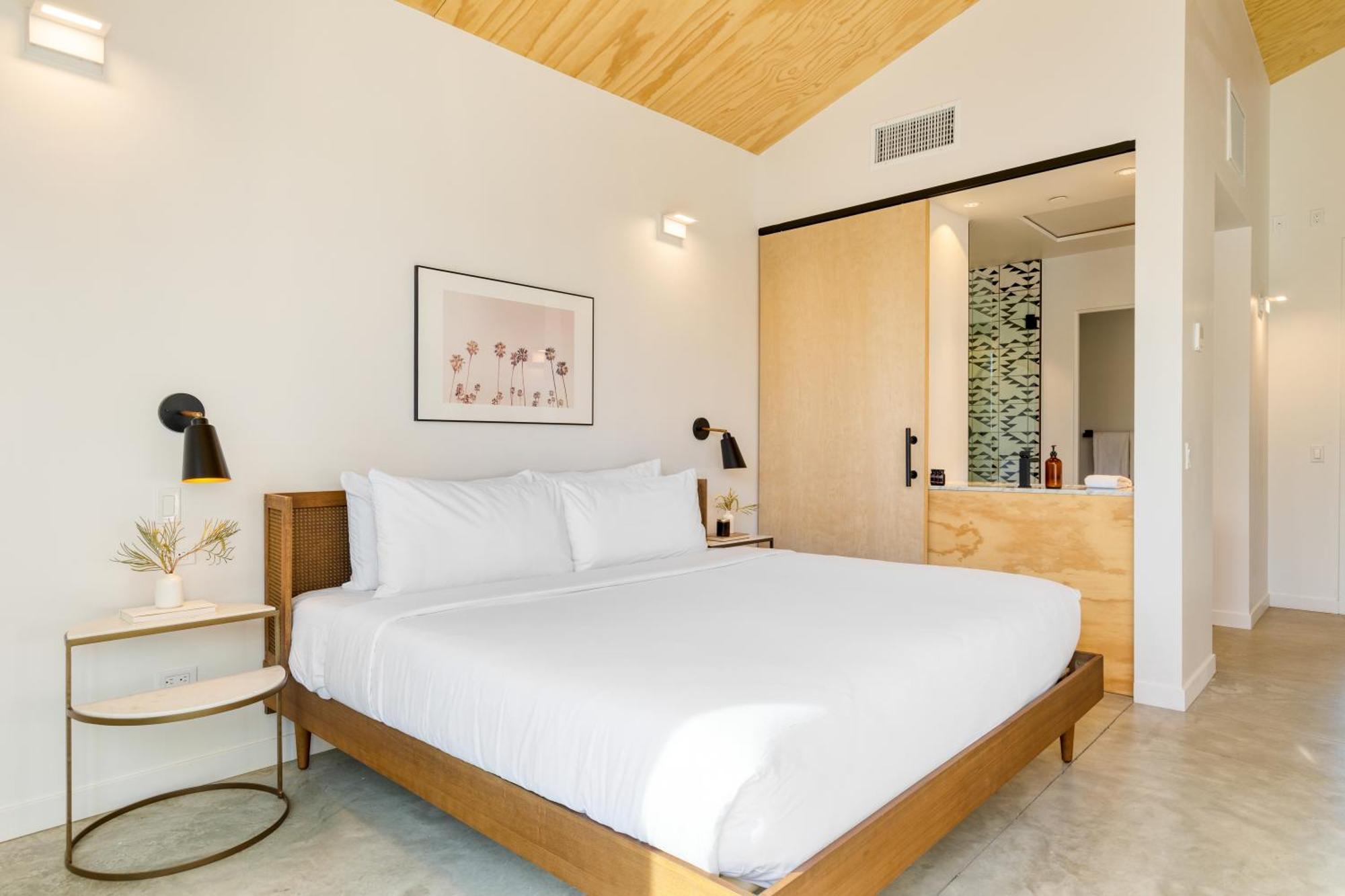Blackhaus By Avantstay Ada Modern Rooms, Pool & Bbq Hotel *