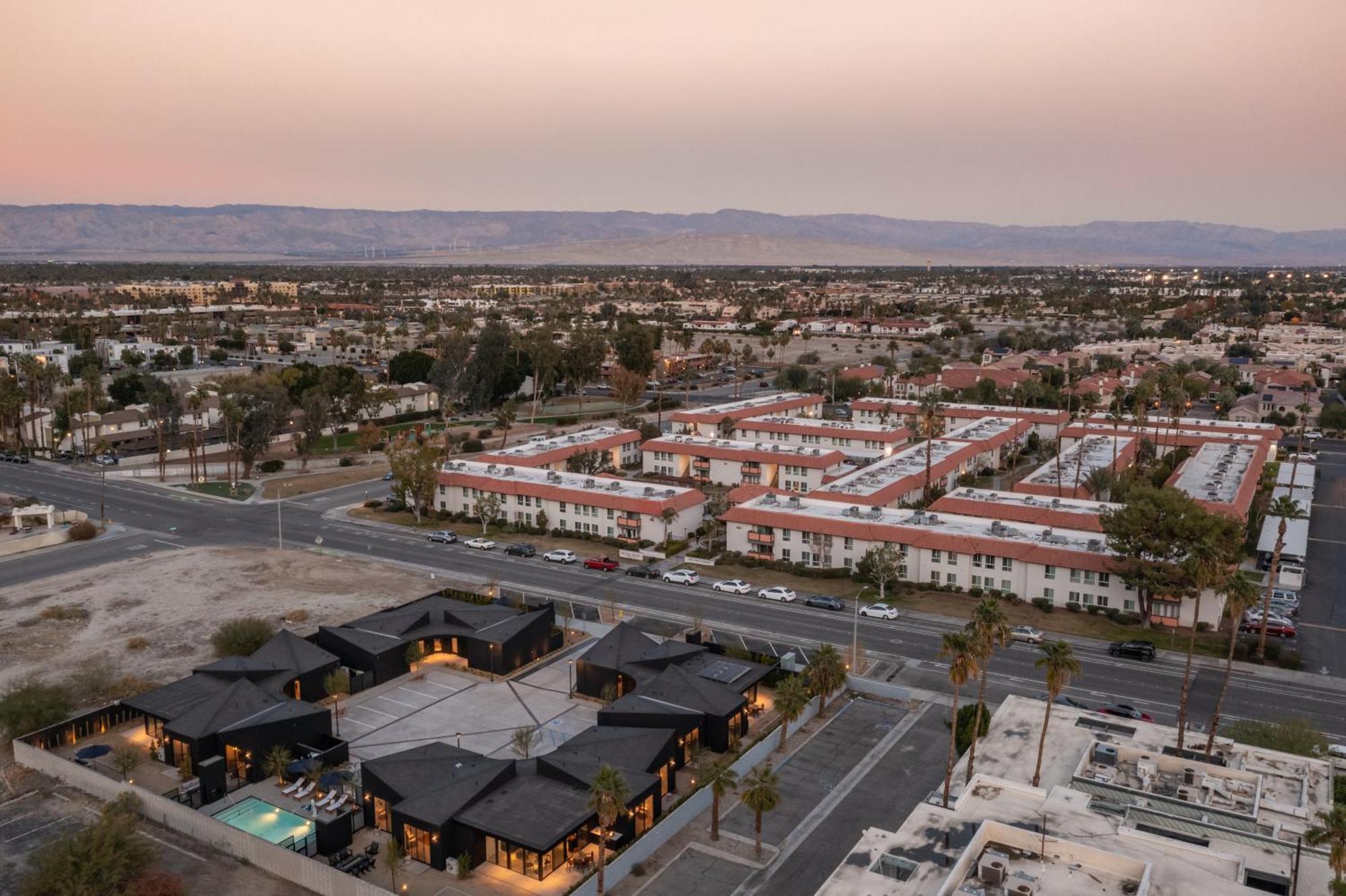 Blackhaus By Avantstay Ada Modern Rooms, Pool & Bbq * Palm Springs